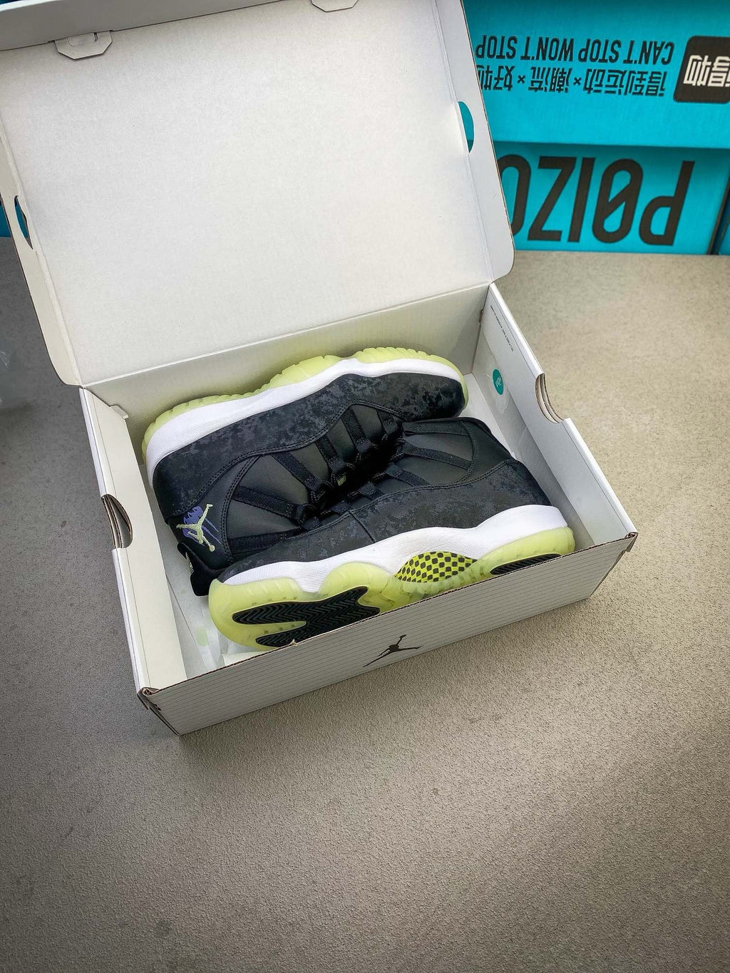 Air Jordan 11 Retro "Black Stingray" (También conocidos como "Heiress" o "Black Velvet").
