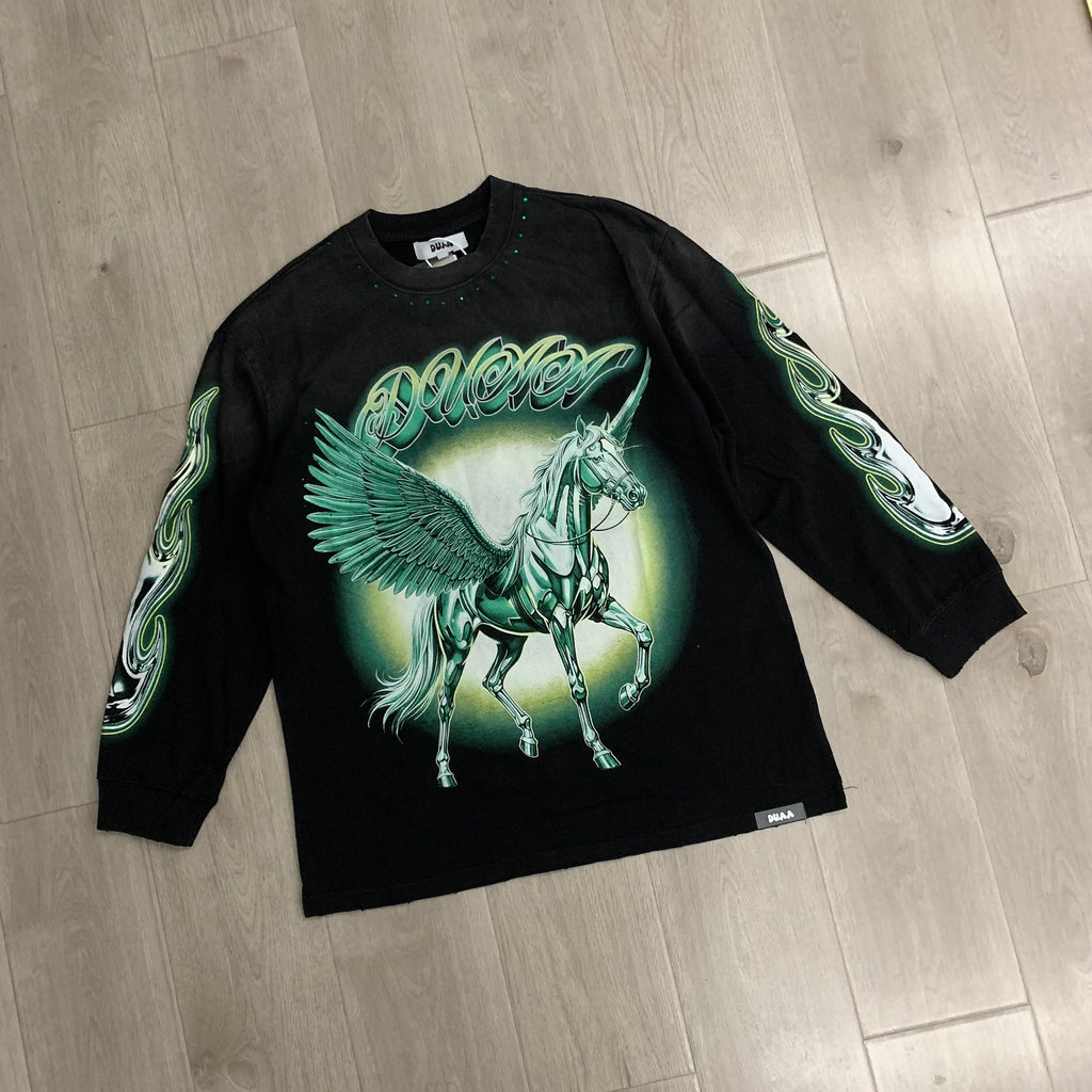 Camiseta Manga Larga Gráfica 'Pegasus Vision' con Pedrería - Edición Streetwear