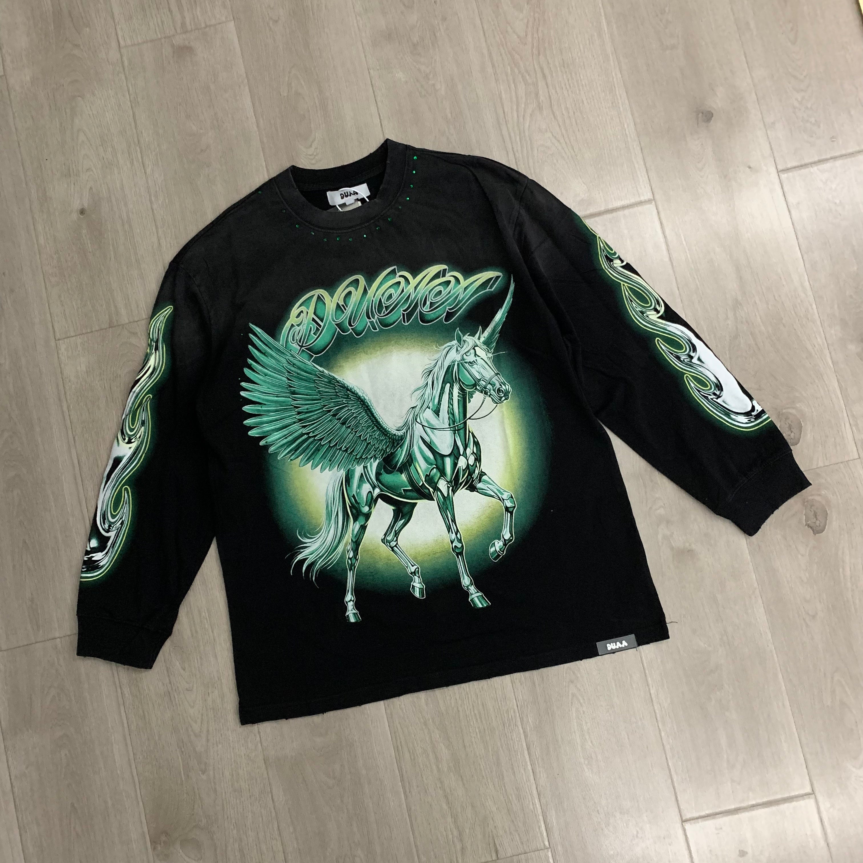 Camiseta Manga Larga Gráfica 'Pegasus Vision' con Pedrería - Edición Streetwear