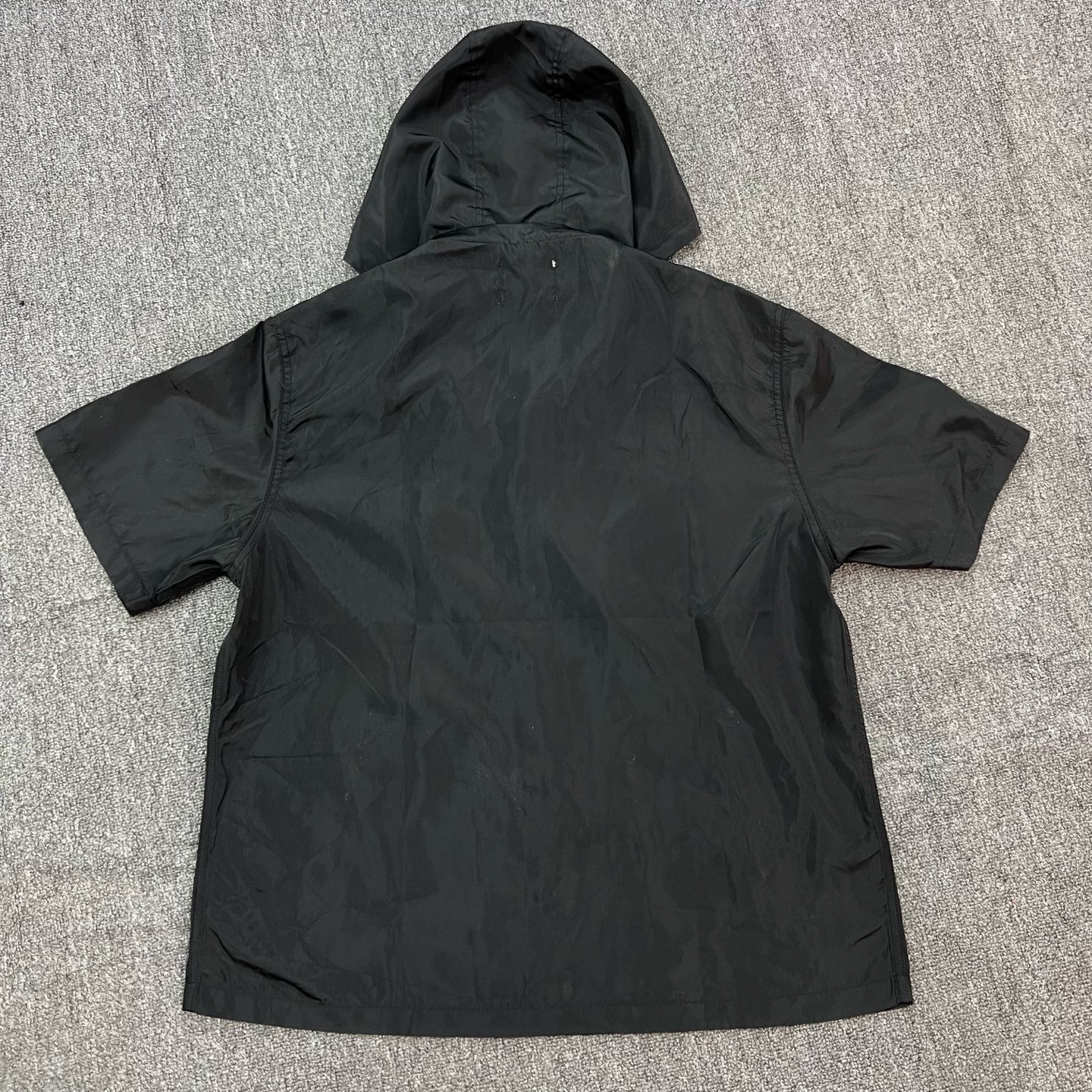 Camisa Técnica 'Hooded Utility' - Edición Streetwear Vanguardista