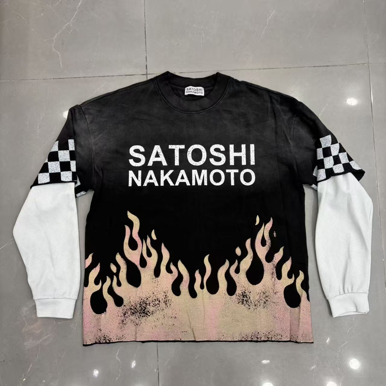 Camiseta 'Flame Graphic' de Manga Larga - Edición Streetwear Híbrida