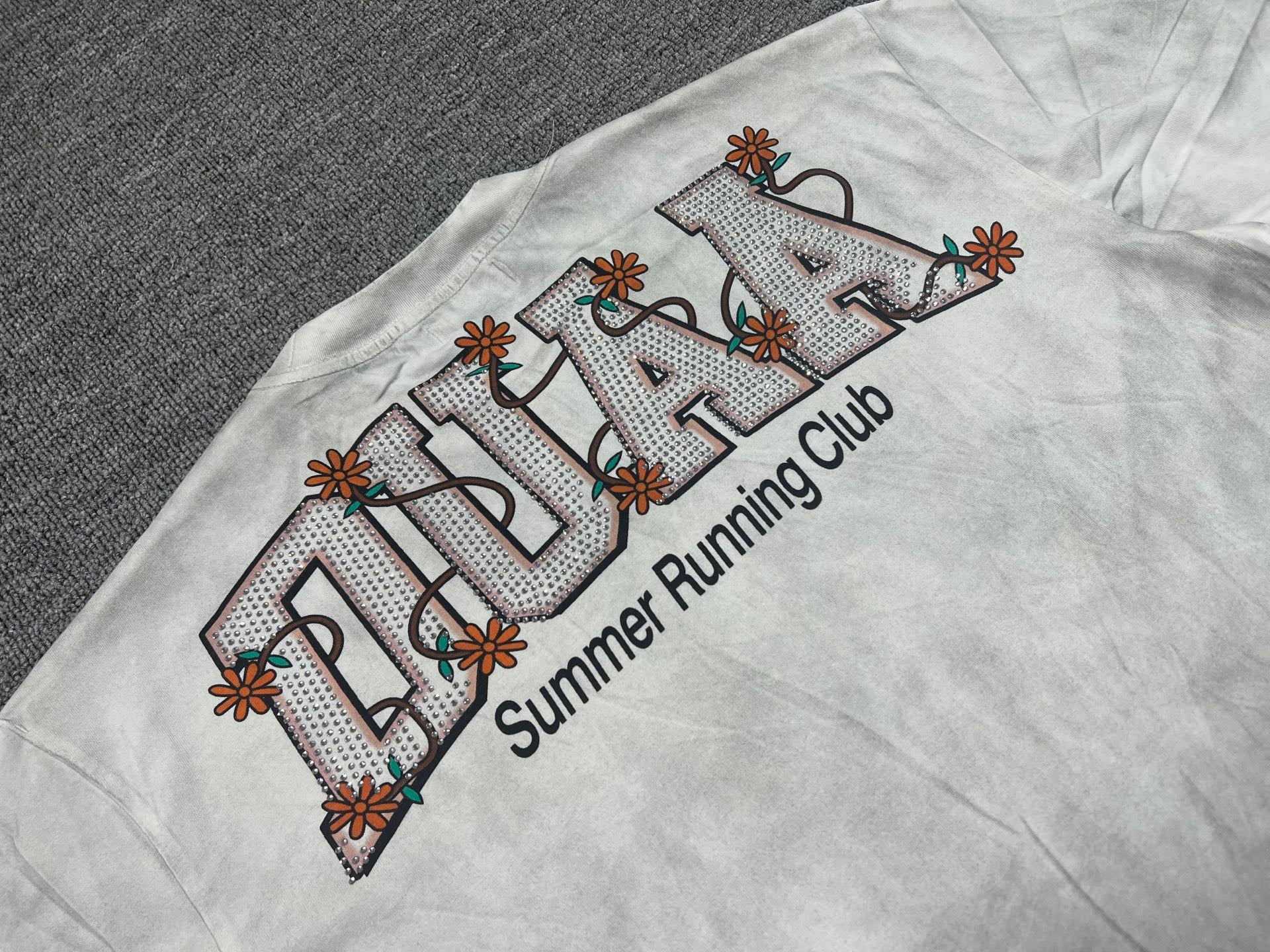 Camiseta Oversize Gráfica 'Summer Running Club' - Edición Streetwear