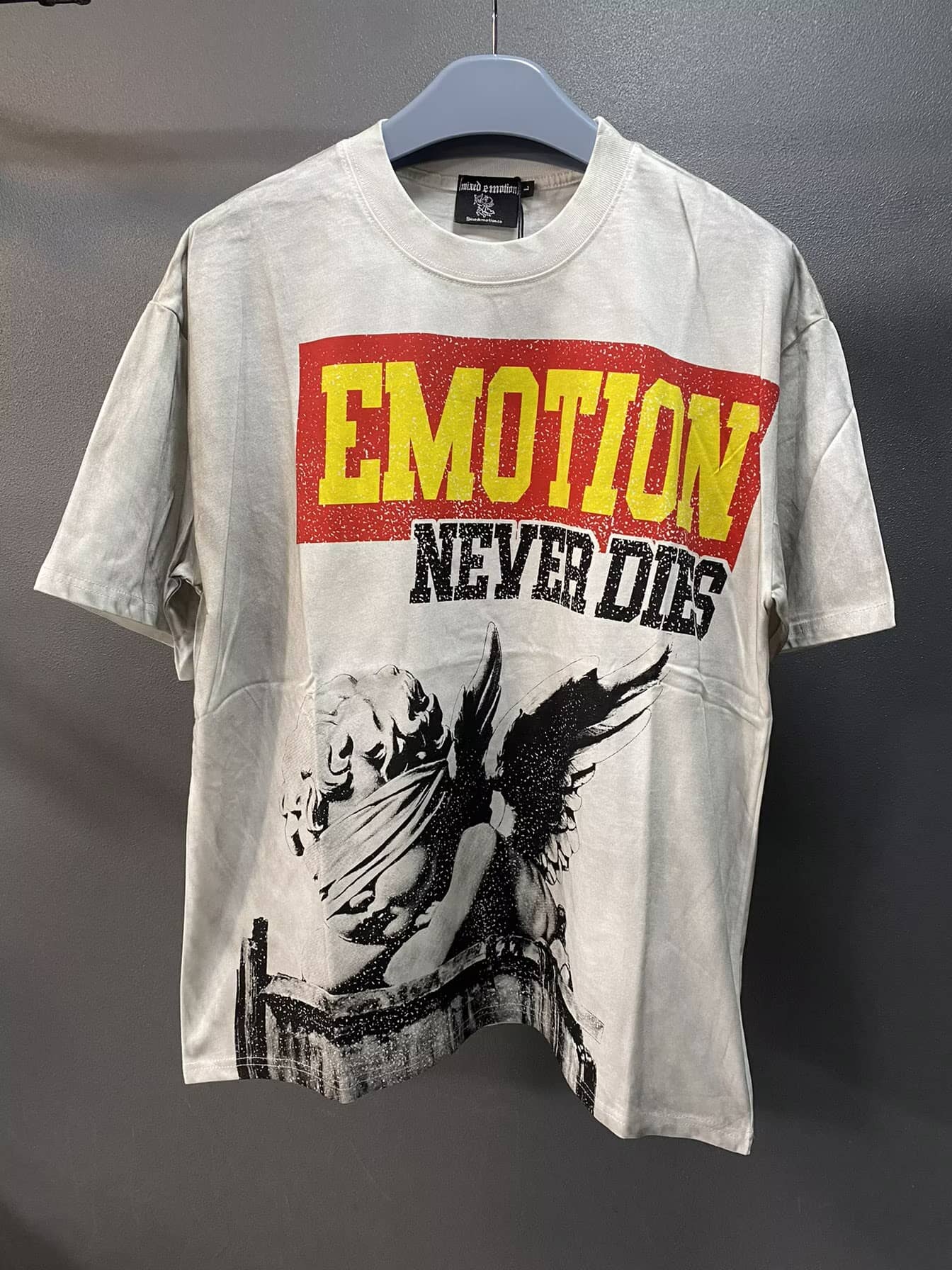 Camiseta Mixed Emotion 'Graphic Concept' - Edición Streetwear Artística