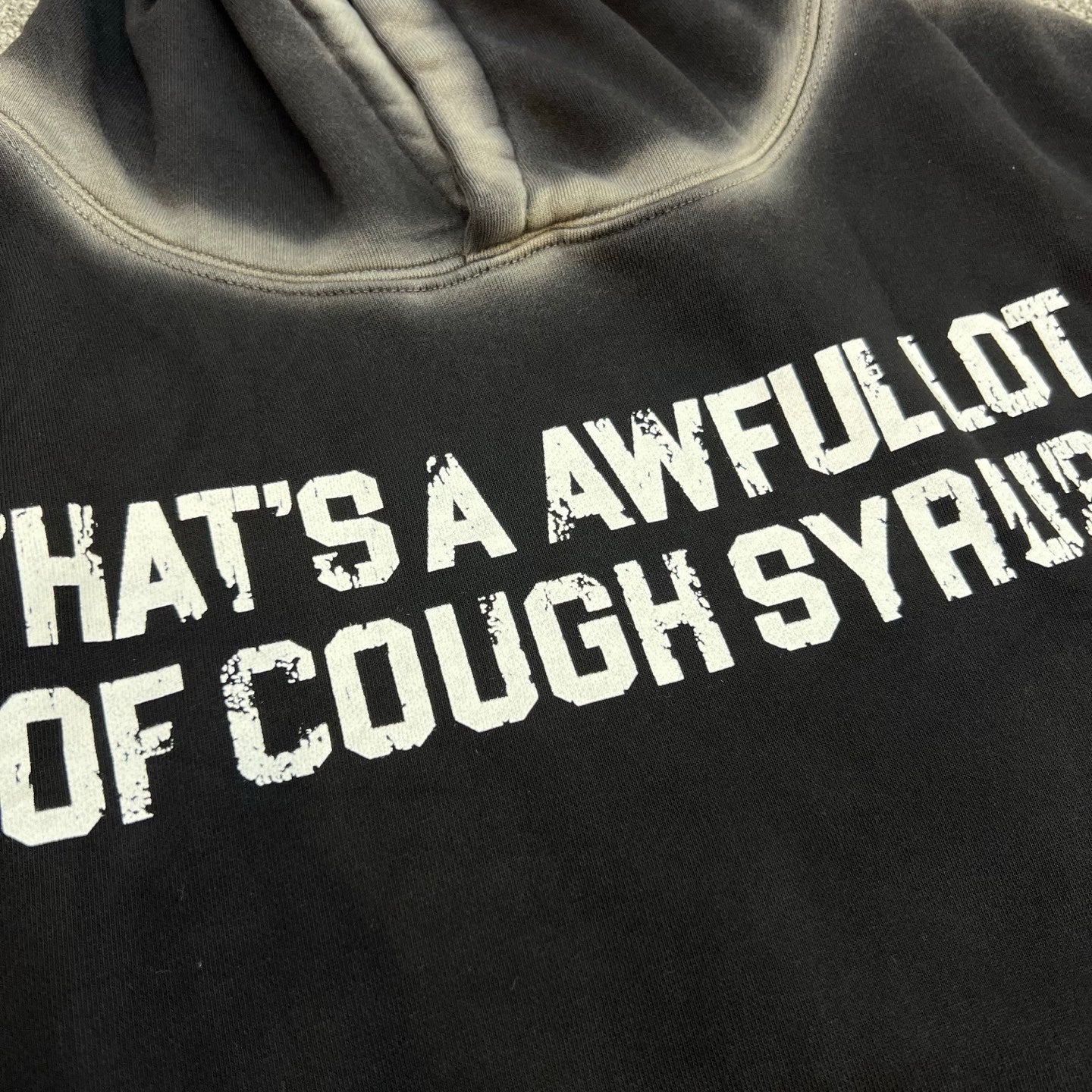 Sudadera Oversize con Capucha 'Graphic Quote' - Edición Streetwear Vintage