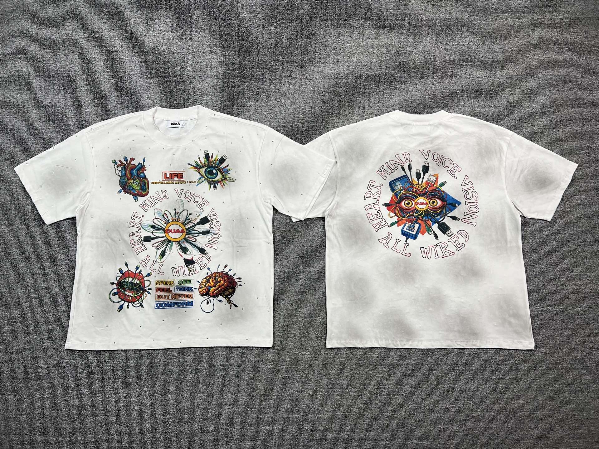 Camiseta Oversize Gráfica 'All Wired' con Detalle de Pedrería - Edición Streetwear
