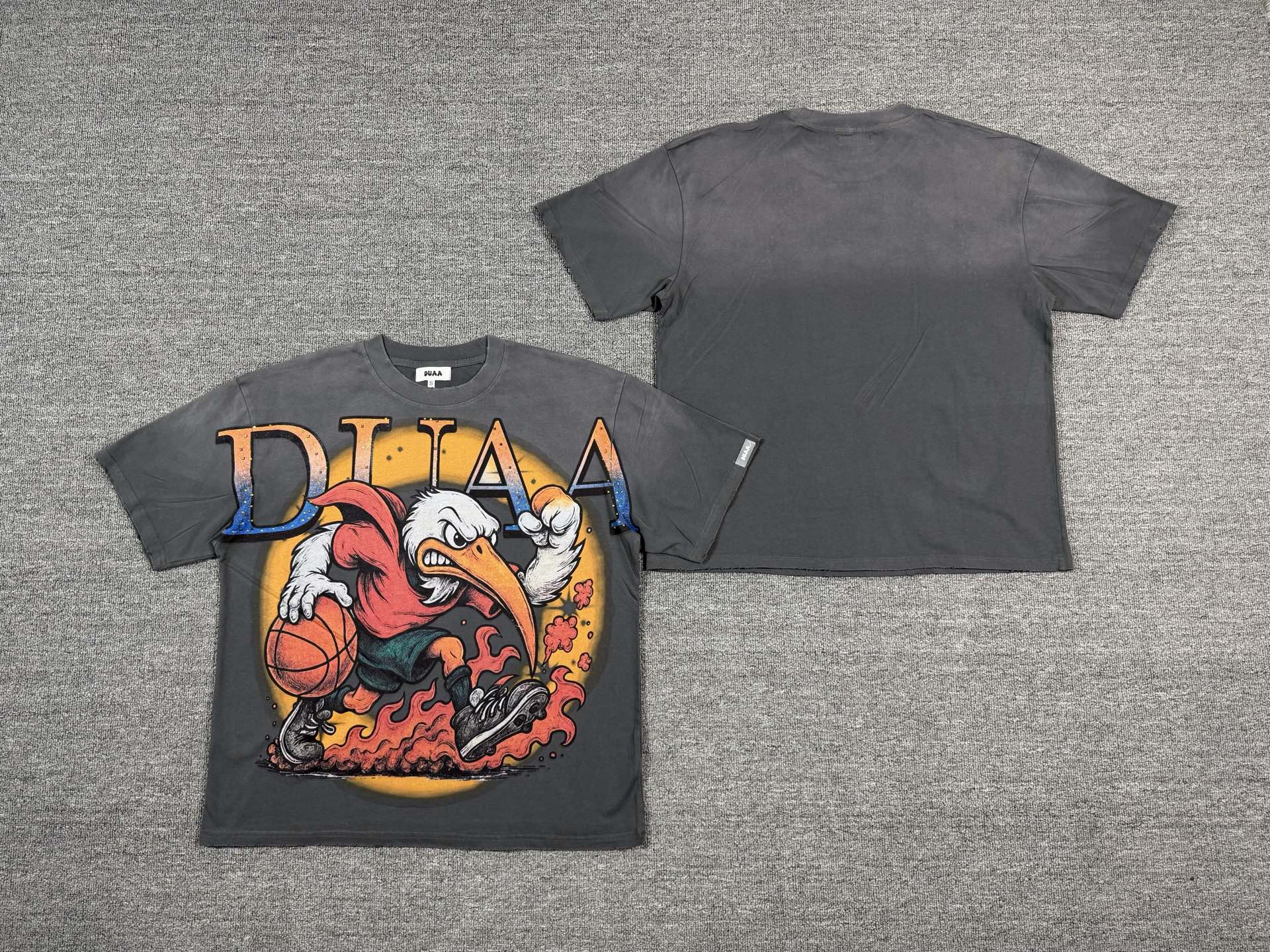 Camiseta Oversize Gráfica 'Eagle Basketball' - Edición Streetwear