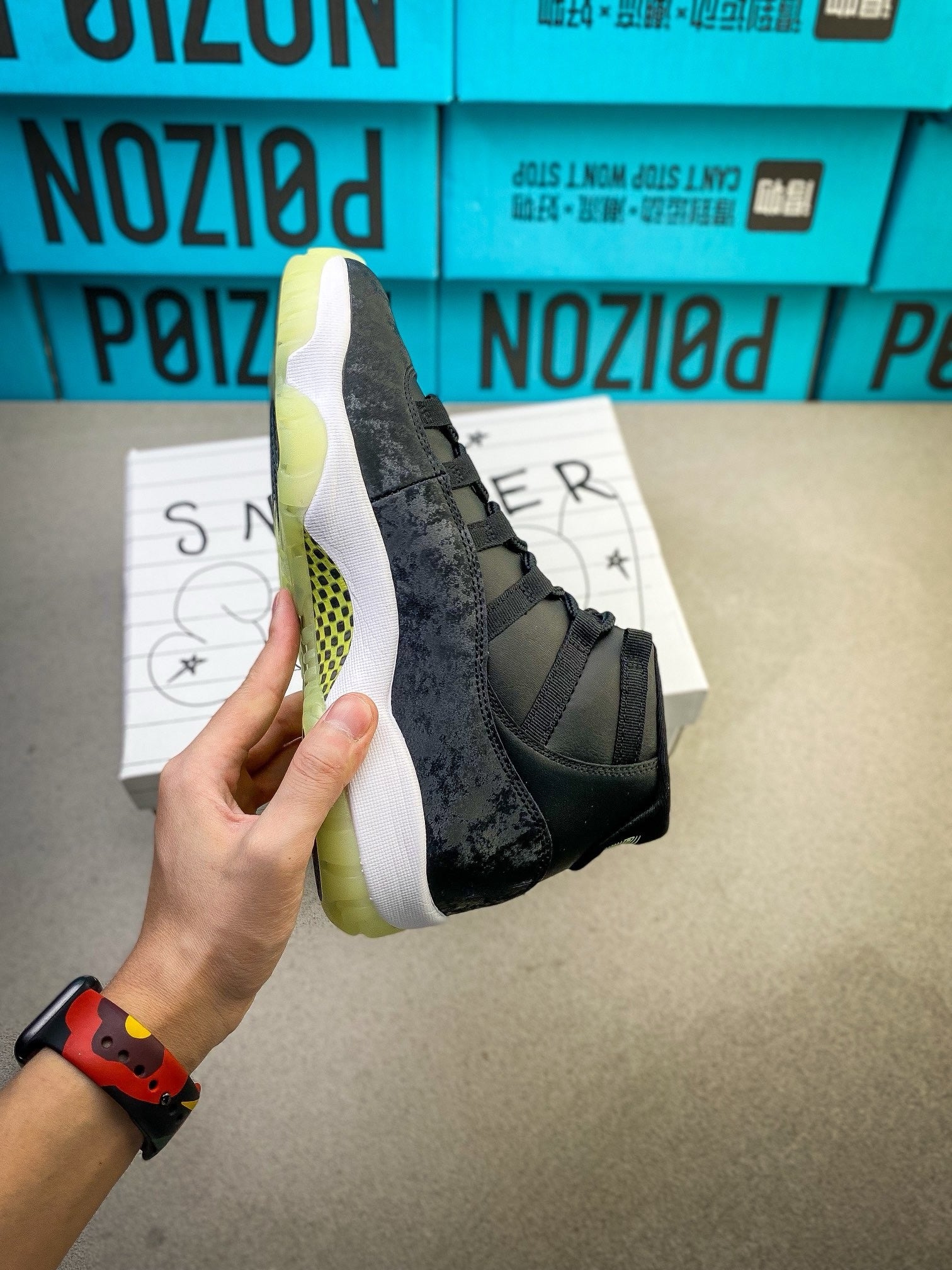 Air Jordan 11 Retro "Black Stingray" (También conocidos como "Heiress" o "Black Velvet").