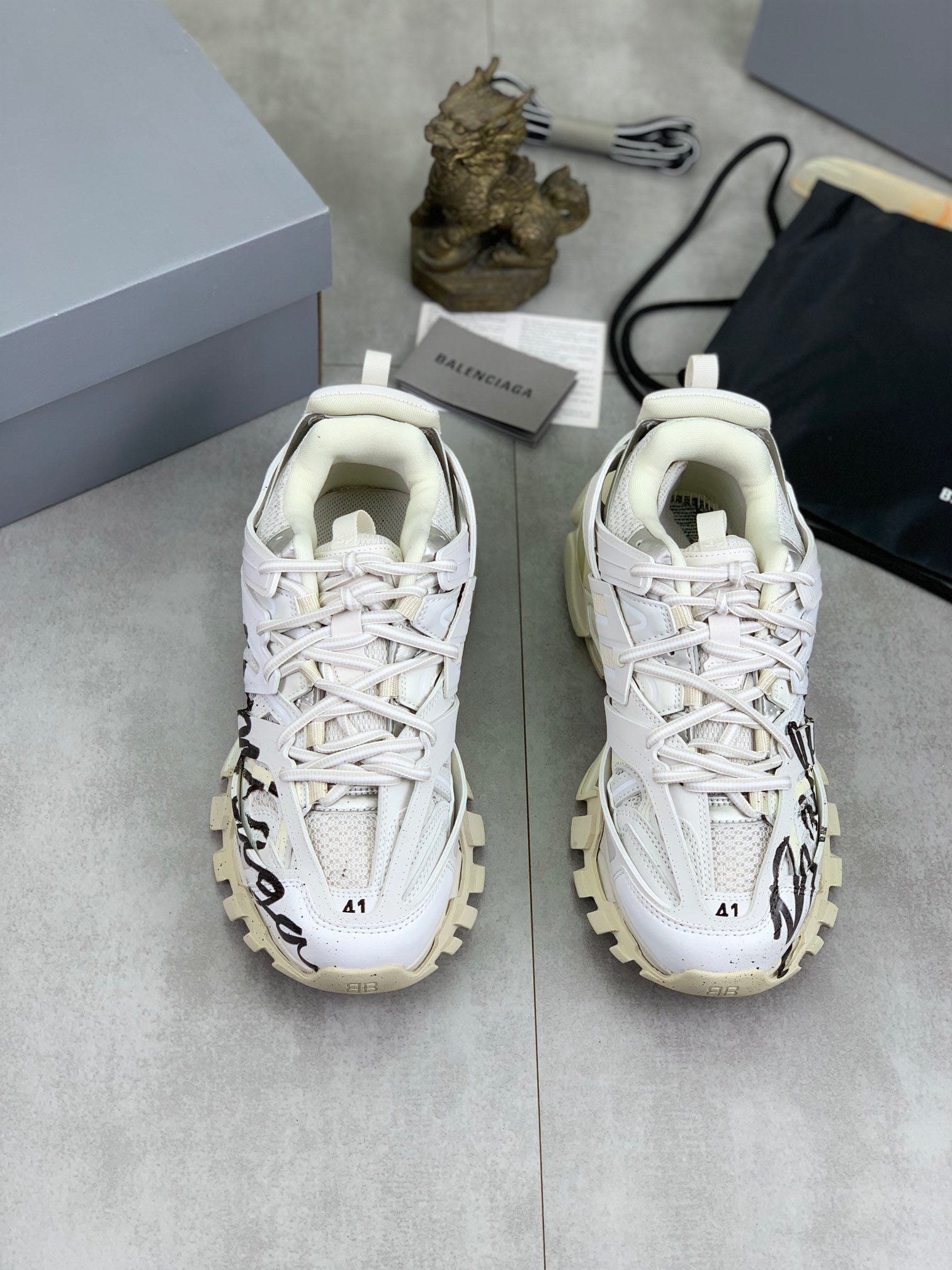 Zapatillas 'Off-Road Tread' - Edición Streetwear Vanguardista