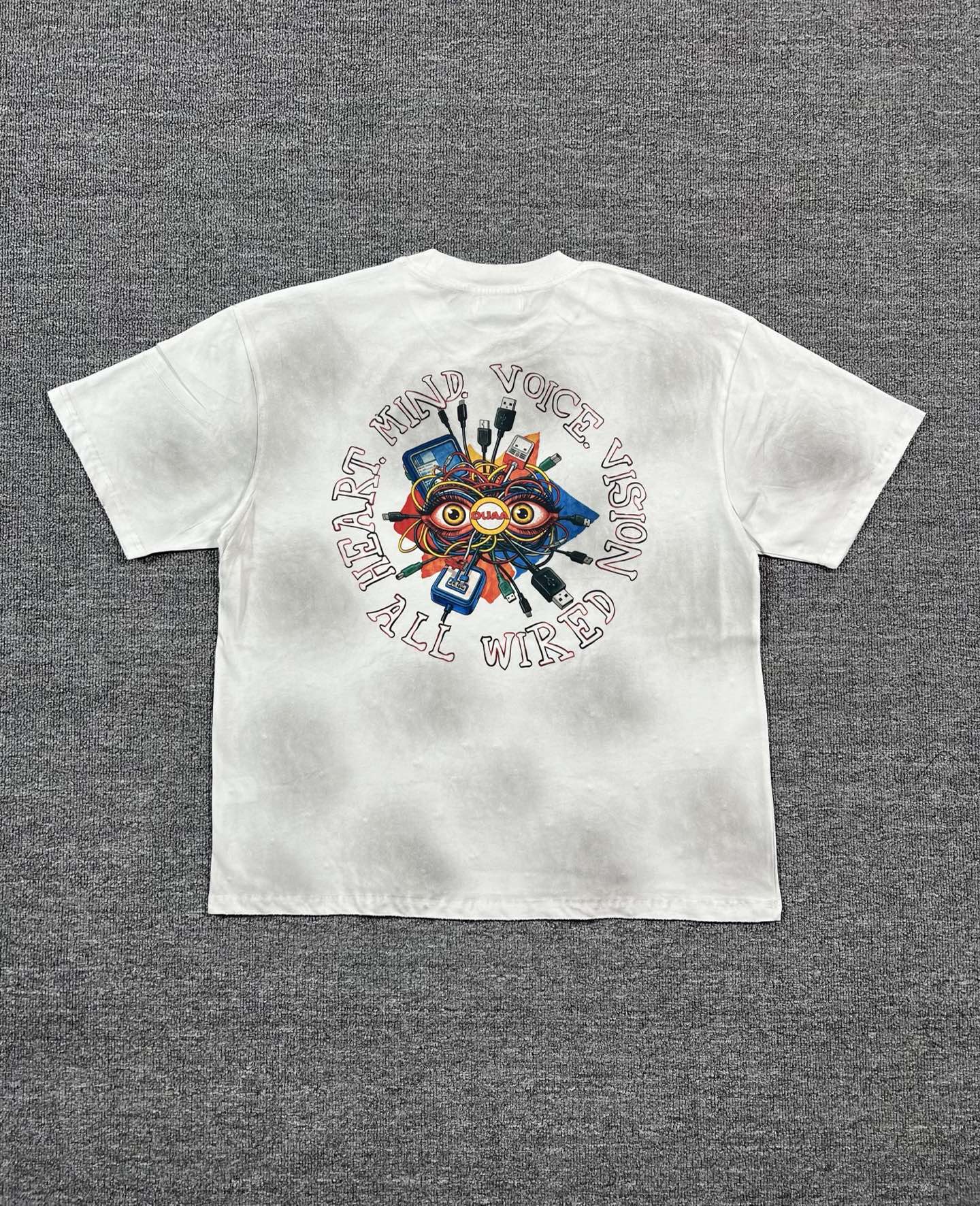 Camiseta Oversize Gráfica 'All Wired' con Detalle de Pedrería - Edición Streetwear
