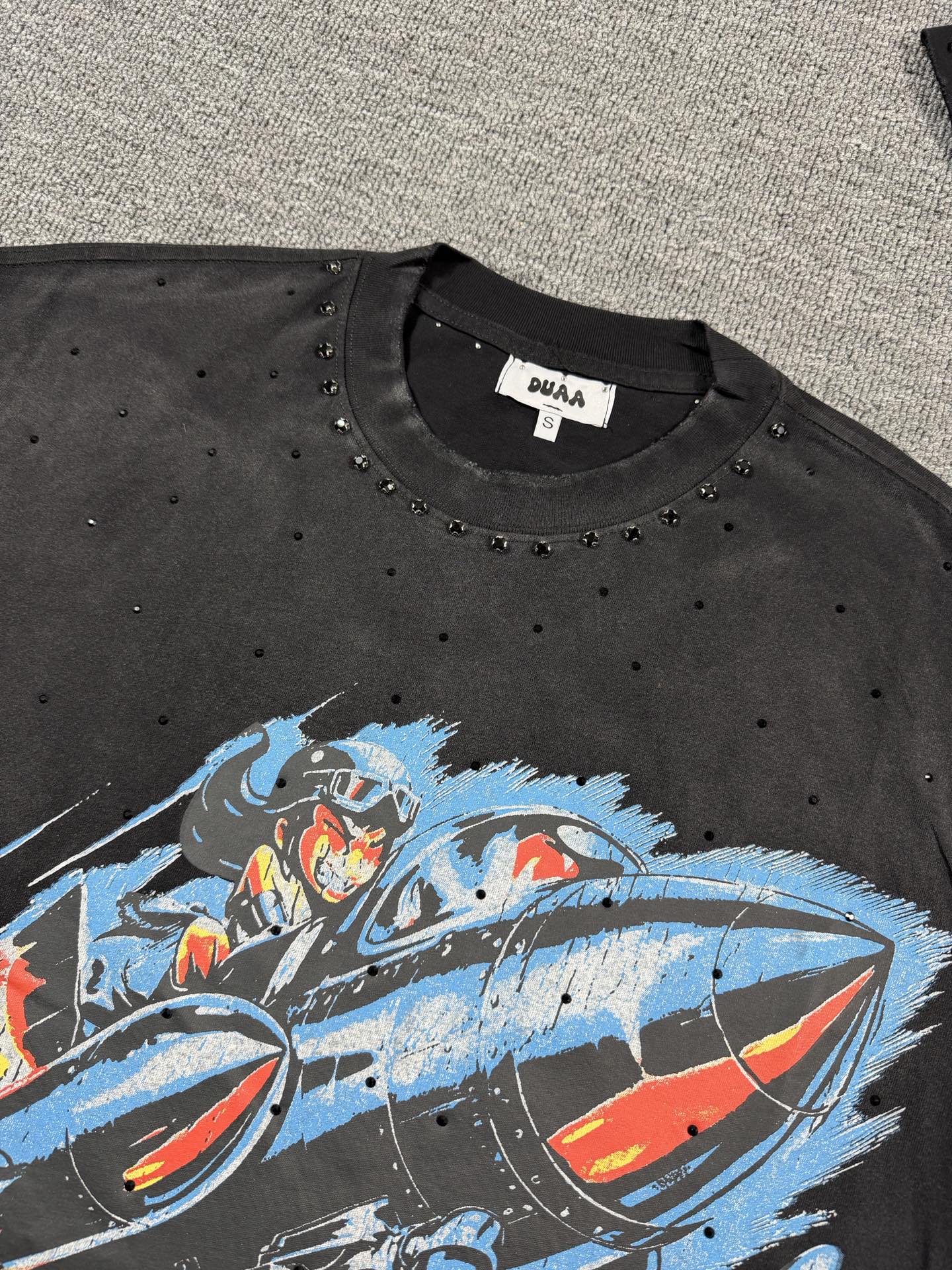 Camiseta Oversize 'Jet Fighter' con Estoperoles - Edición Streetwear Premium