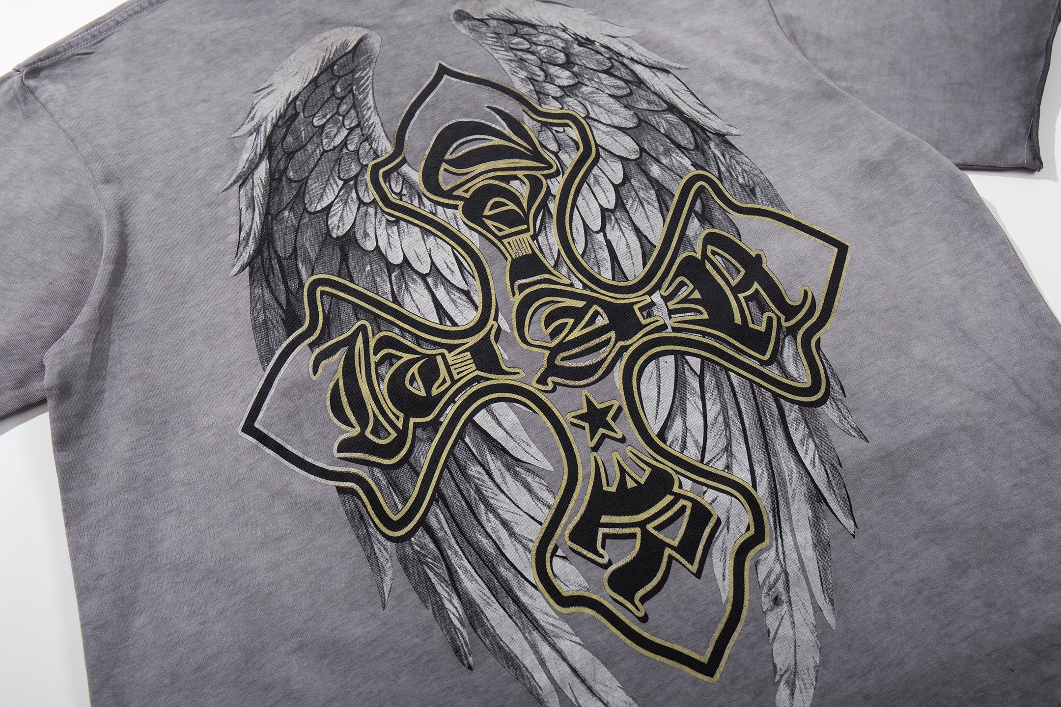 Camiseta Oversize 'Relentless Eagle' - Edición Streetwear Vintage