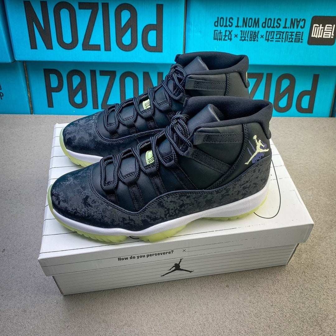 Air Jordan 11 Retro "Black Stingray" (También conocidos como "Heiress" o "Black Velvet").