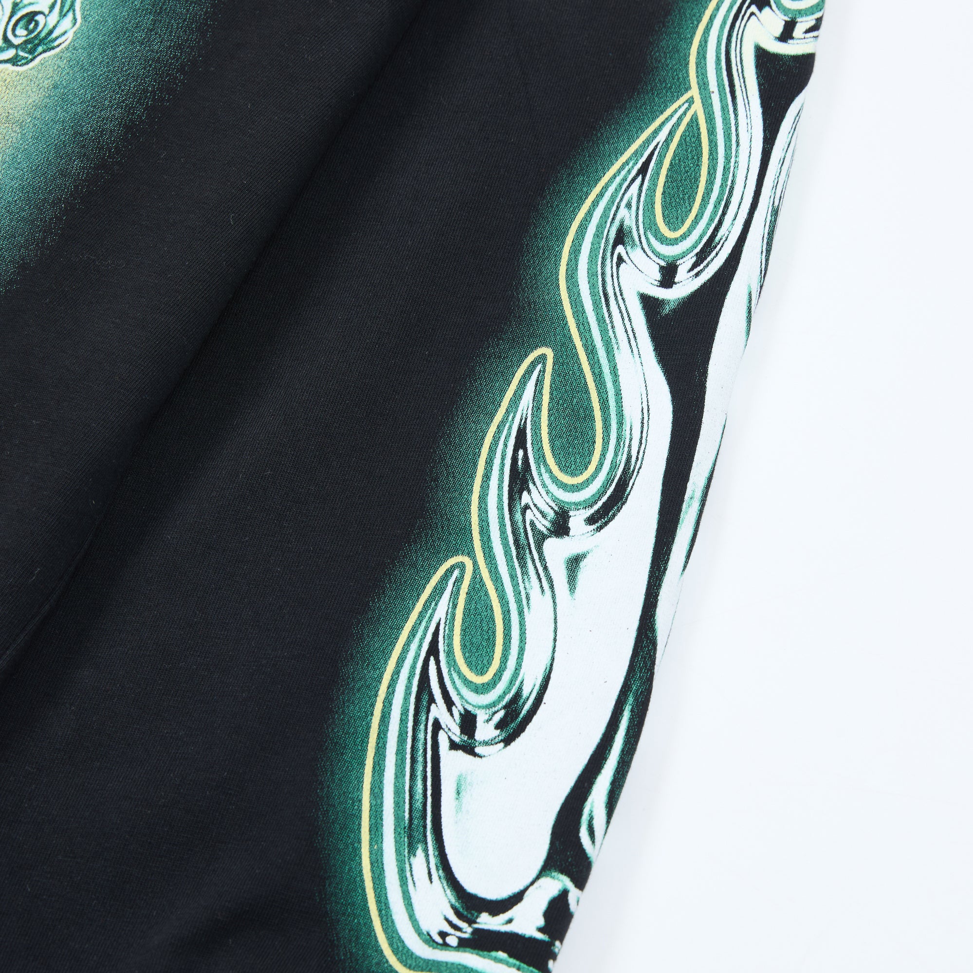 Camiseta Manga Larga Gráfica 'Pegasus Vision' con Pedrería - Edición Streetwear