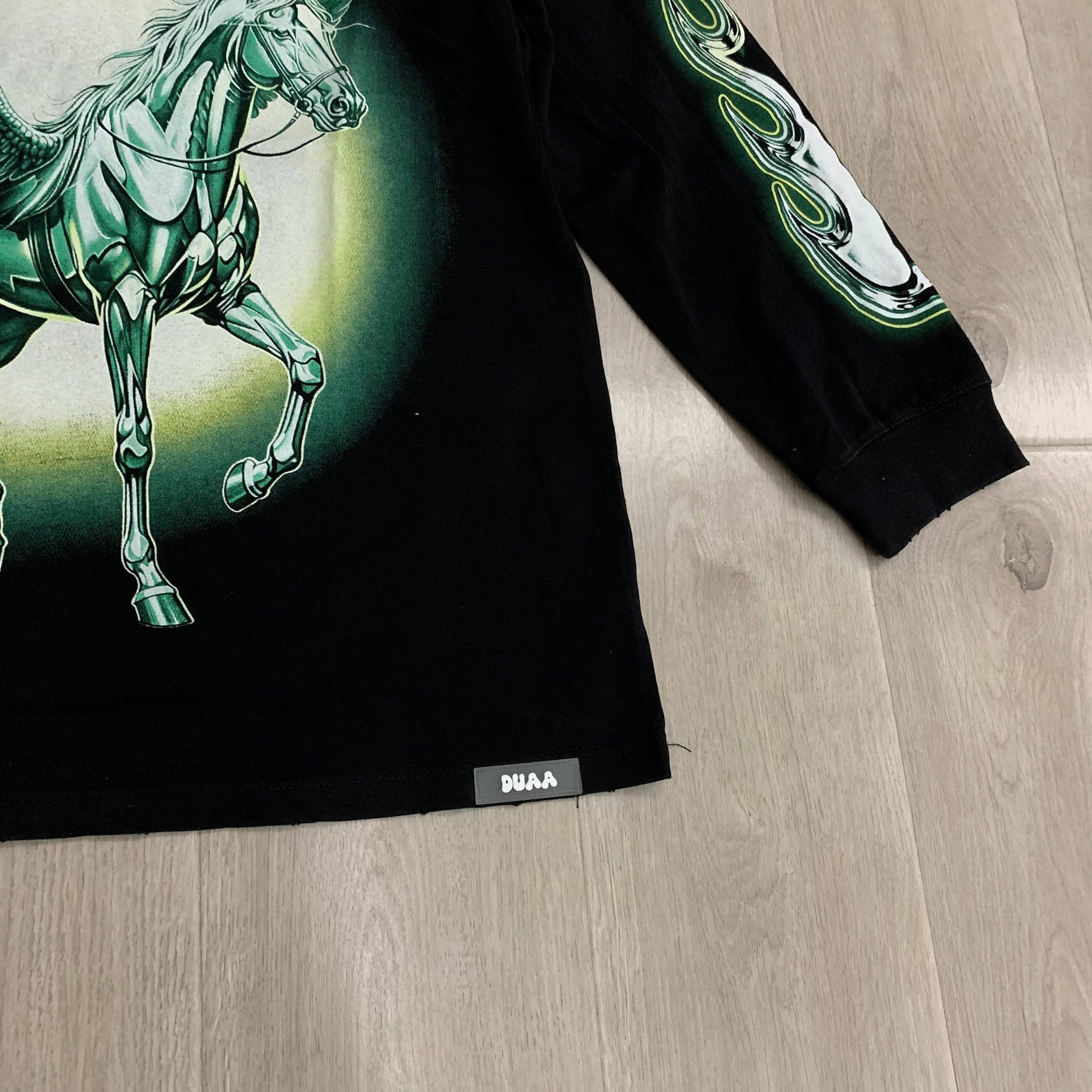 Camiseta Manga Larga Gráfica 'Pegasus Vision' con Pedrería - Edición Streetwear
