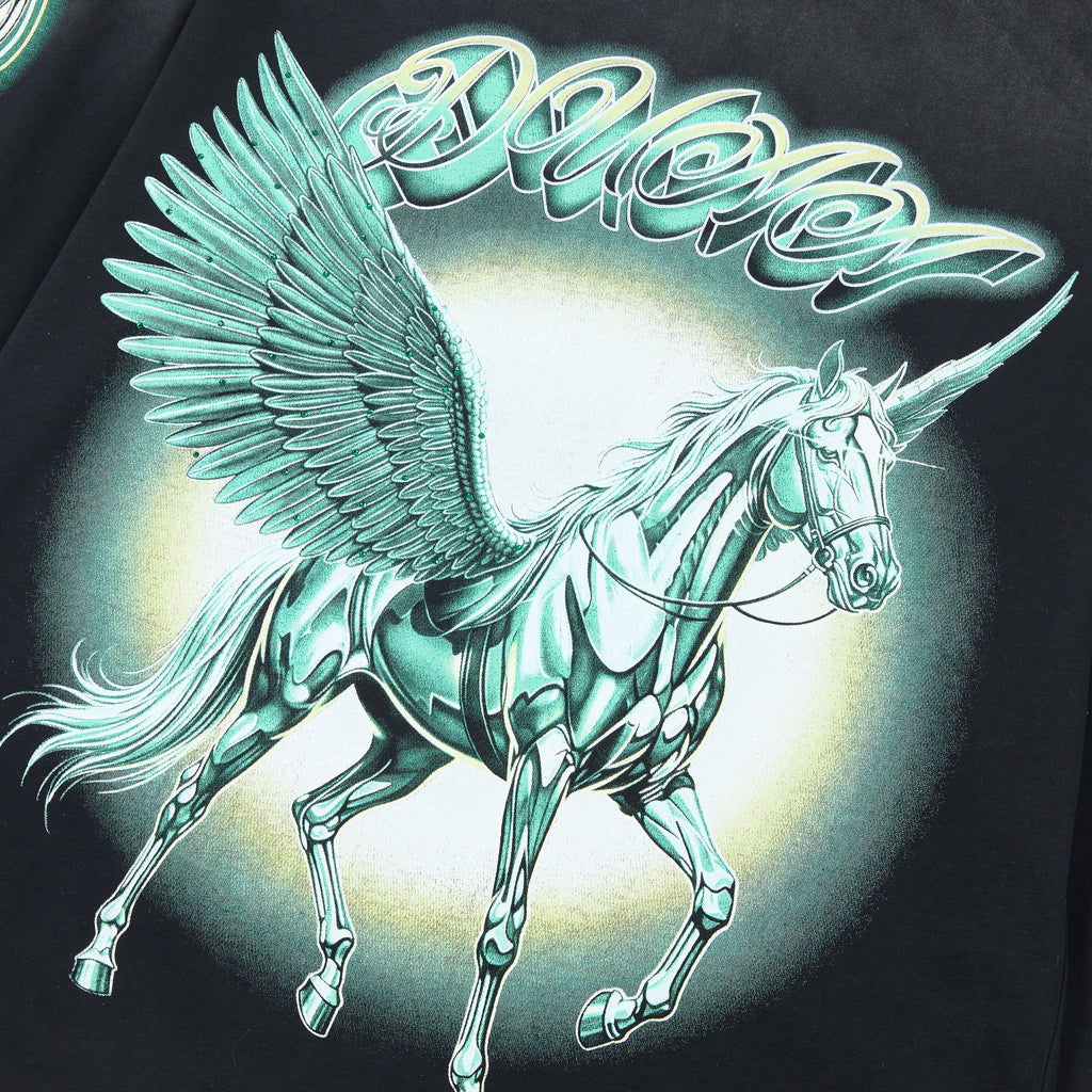 Camiseta Manga Larga Gráfica 'Pegasus Vision' con Pedrería - Edición Streetwear