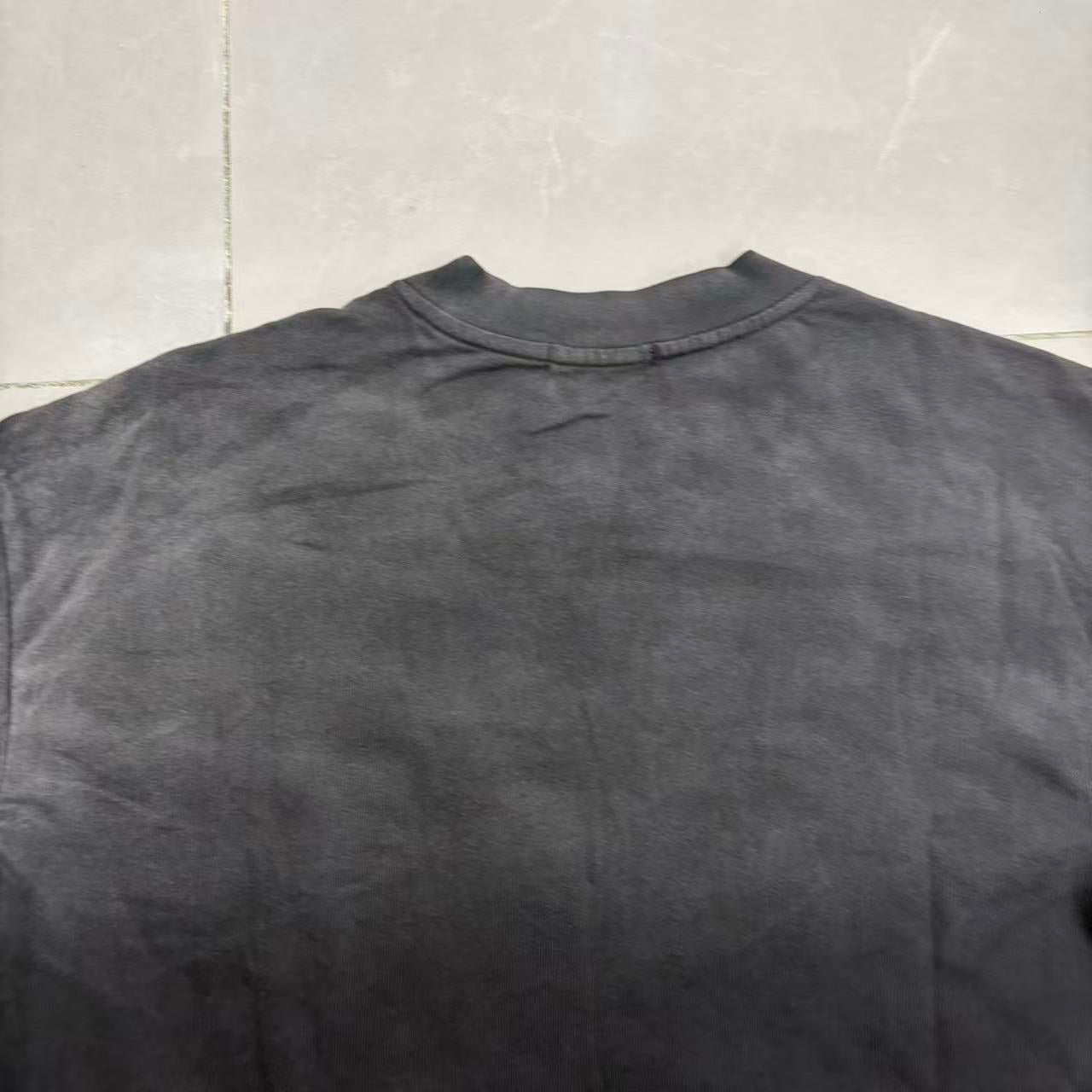Camiseta 'Flame Graphic' de Manga Larga - Edición Streetwear Híbrida