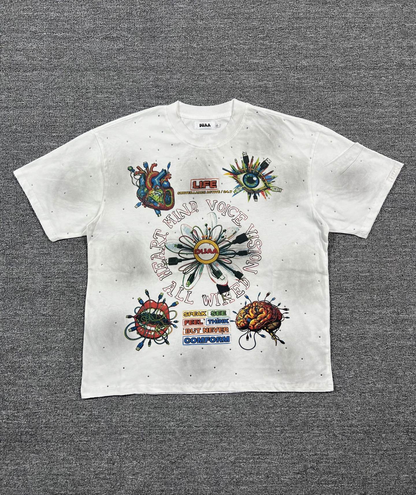 Camiseta Oversize Gráfica 'All Wired' con Detalle de Pedrería - Edición Streetwear