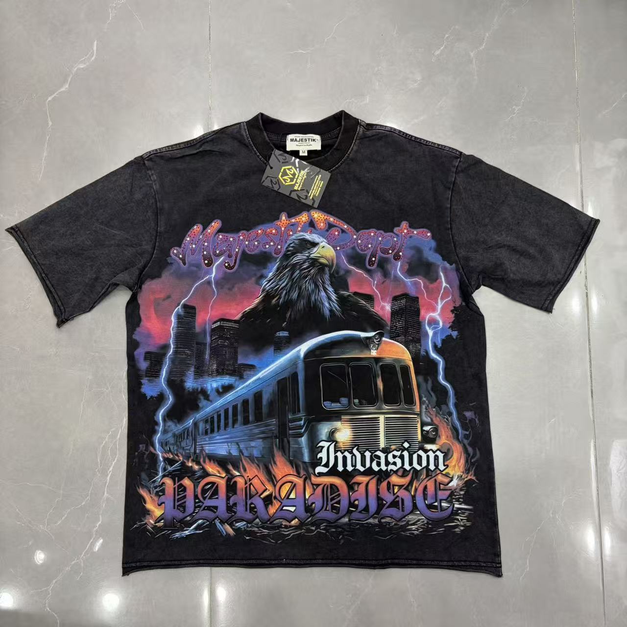 Camiseta Oversize Gráfica 'Invasion Paradise' - Edición Streetwear Vintage