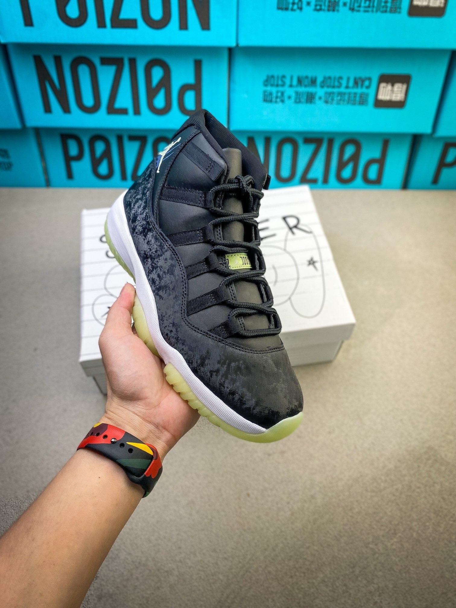 Air Jordan 11 Retro "Black Stingray" (También conocidos como "Heiress" o "Black Velvet").