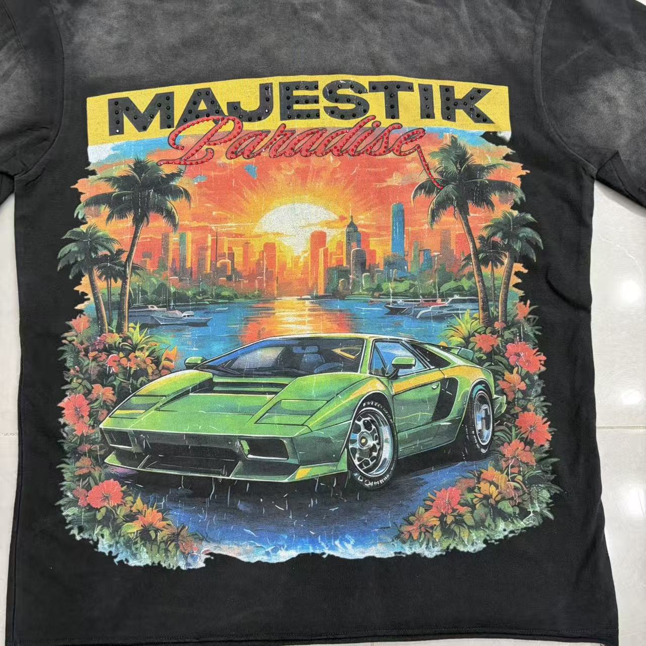 Camiseta Oversize 'Supercar Paradise' - Edición Streetwear Vintage
