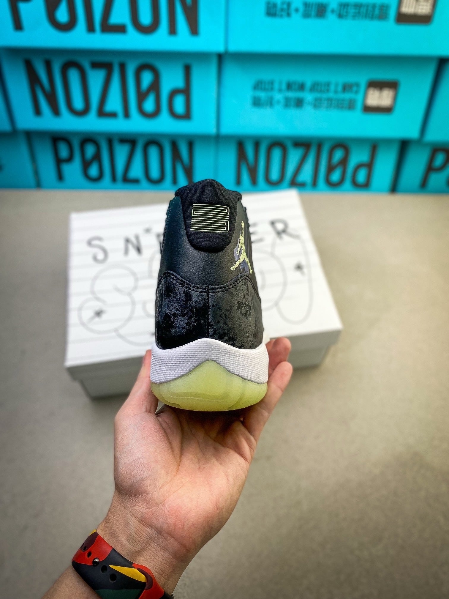 Air Jordan 11 Retro "Black Stingray" (También conocidos como "Heiress" o "Black Velvet").