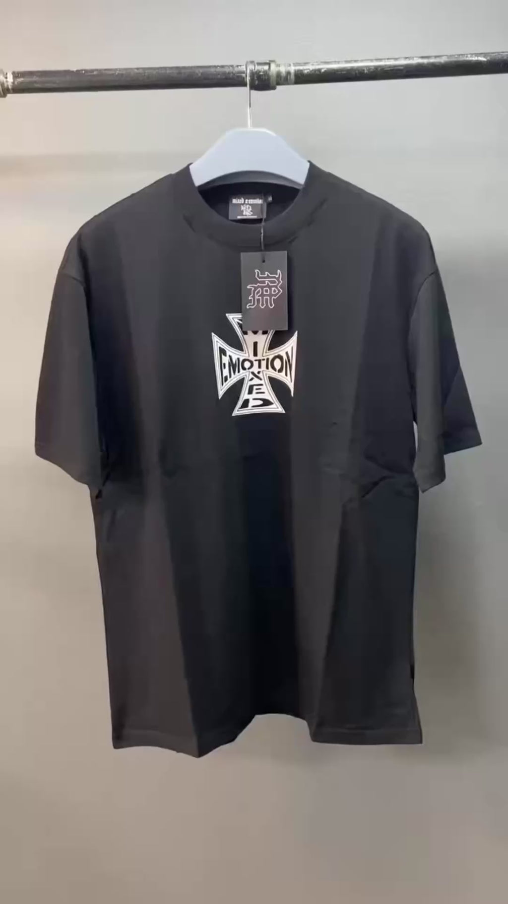 Camiseta Mixed Emotion 'Graphic Concept' - Edición Streetwear Artística