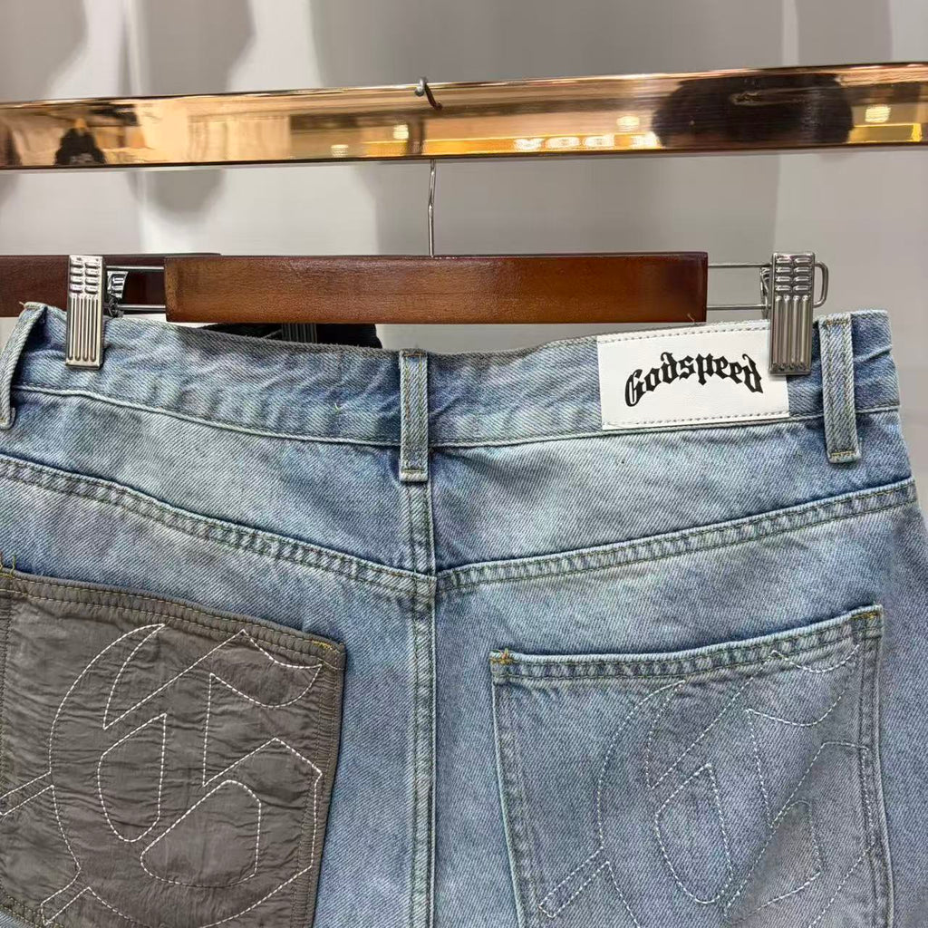 Shorts de Mezclilla con Parches Decorativos
