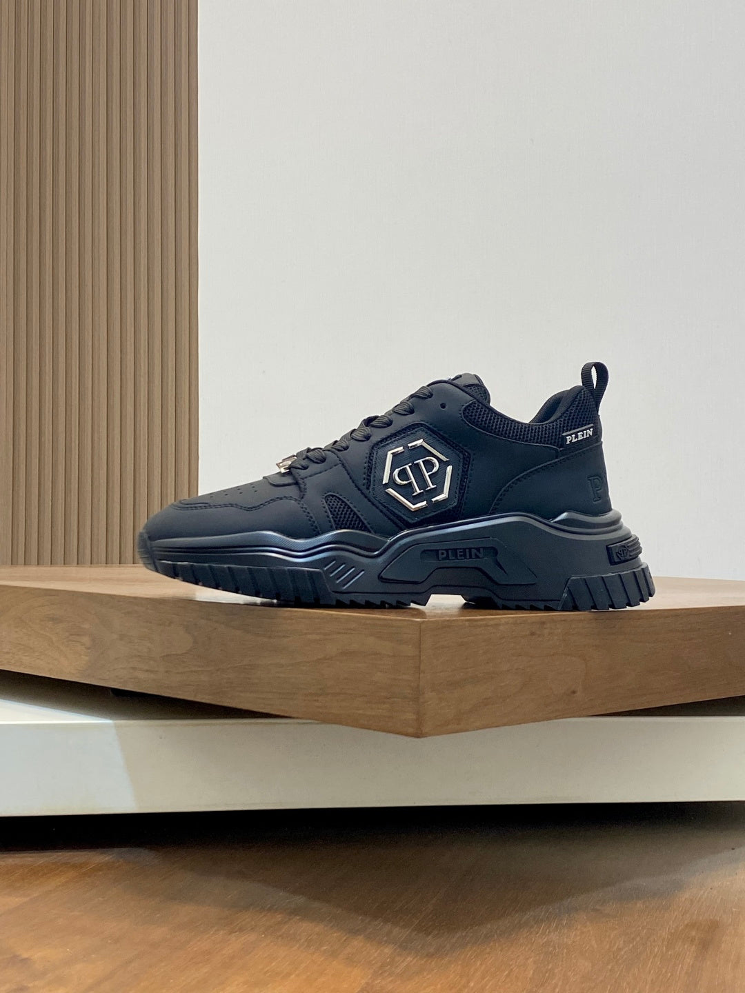 Philipp Plein New Predator PP Hexagon.