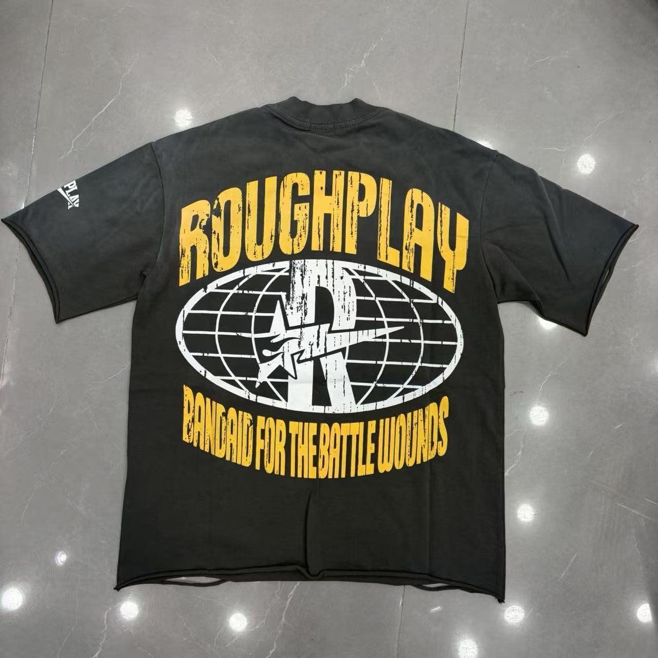 Camiseta Gráfica Roughplay Skeleton Oversize