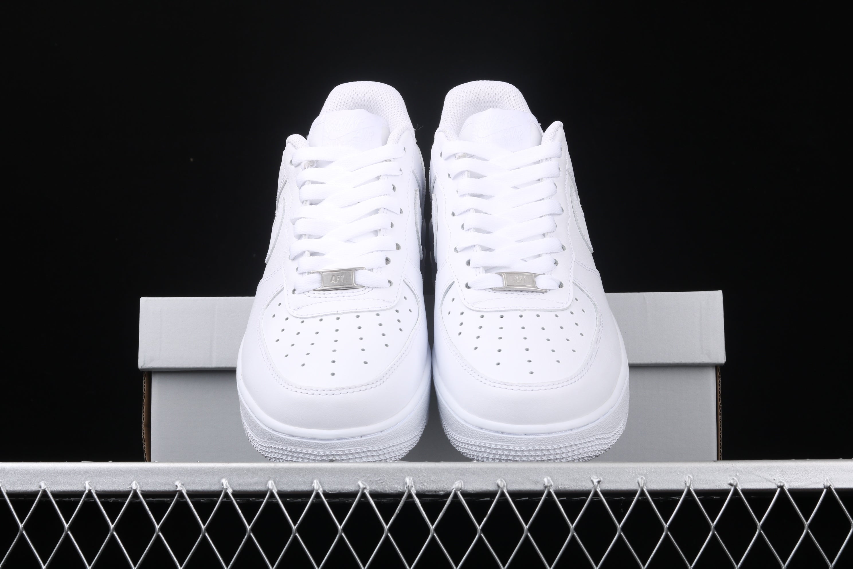 Zapatillas clásicas blancas bajas / Zapatillas estilo básico atemporal