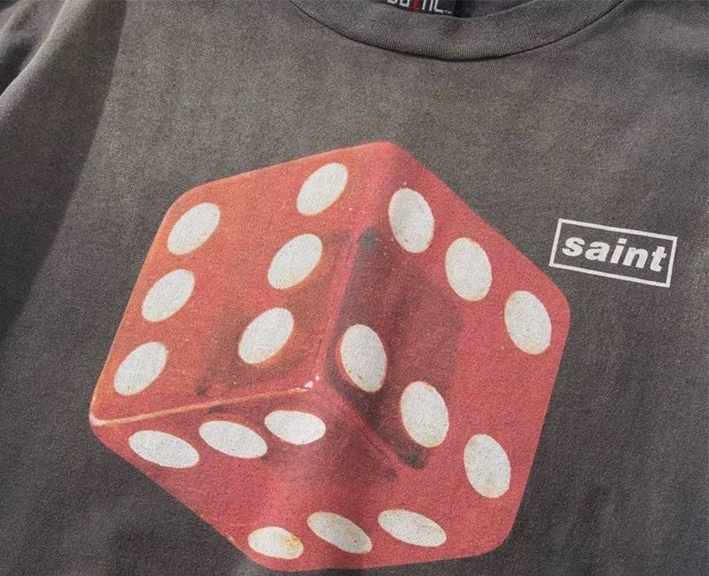 Camiseta Saint Michael – Estampado de Dados Manga Larga