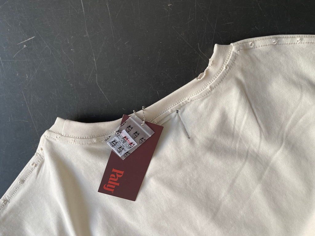 Camiseta gráfica crema estilo retro / Camiseta con impresión artística y desgastes
