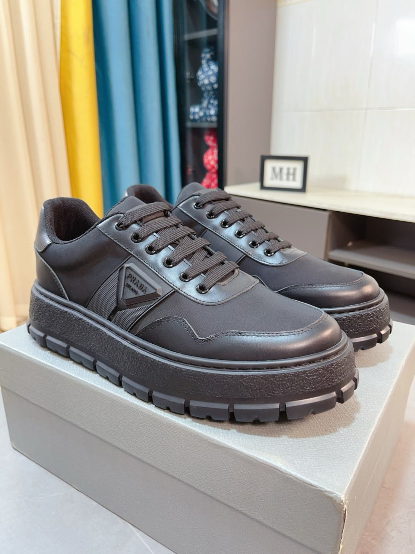 Prada Macro Re-Nylon y Piel Cepillada
