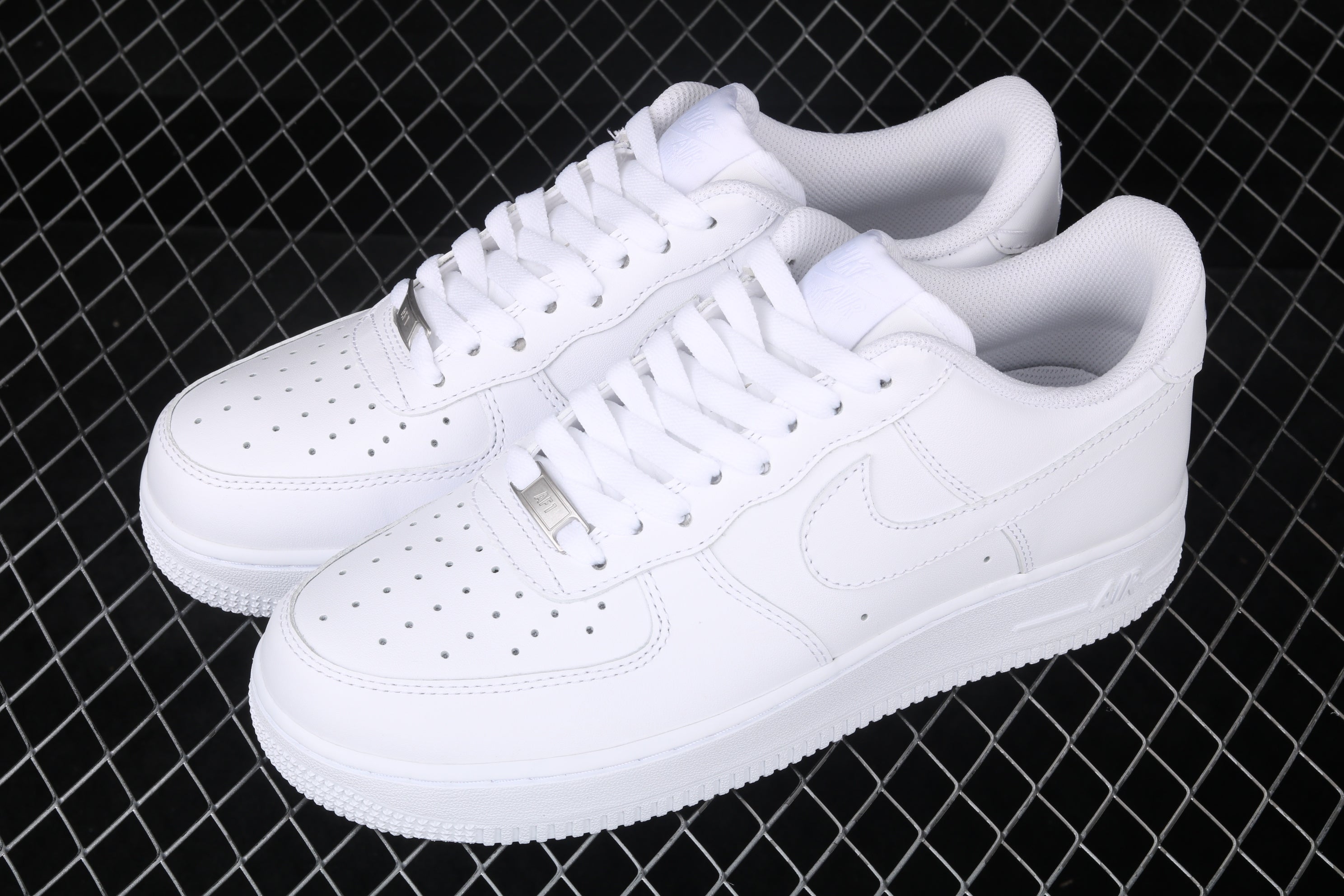 Zapatillas clásicas blancas bajas / Zapatillas estilo básico atemporal