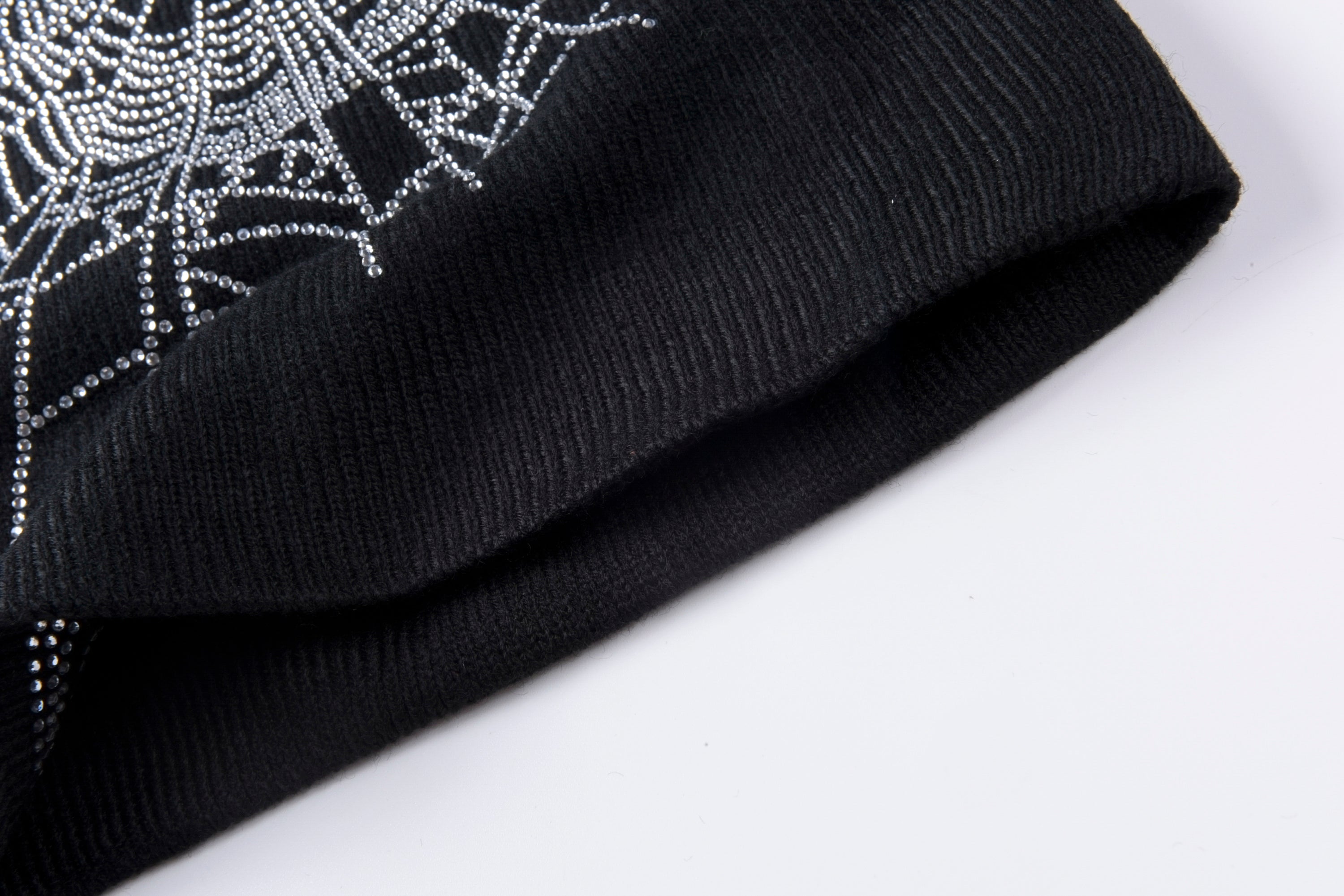Gorro de Lana Negro con Diseño de Piedras Brillantes