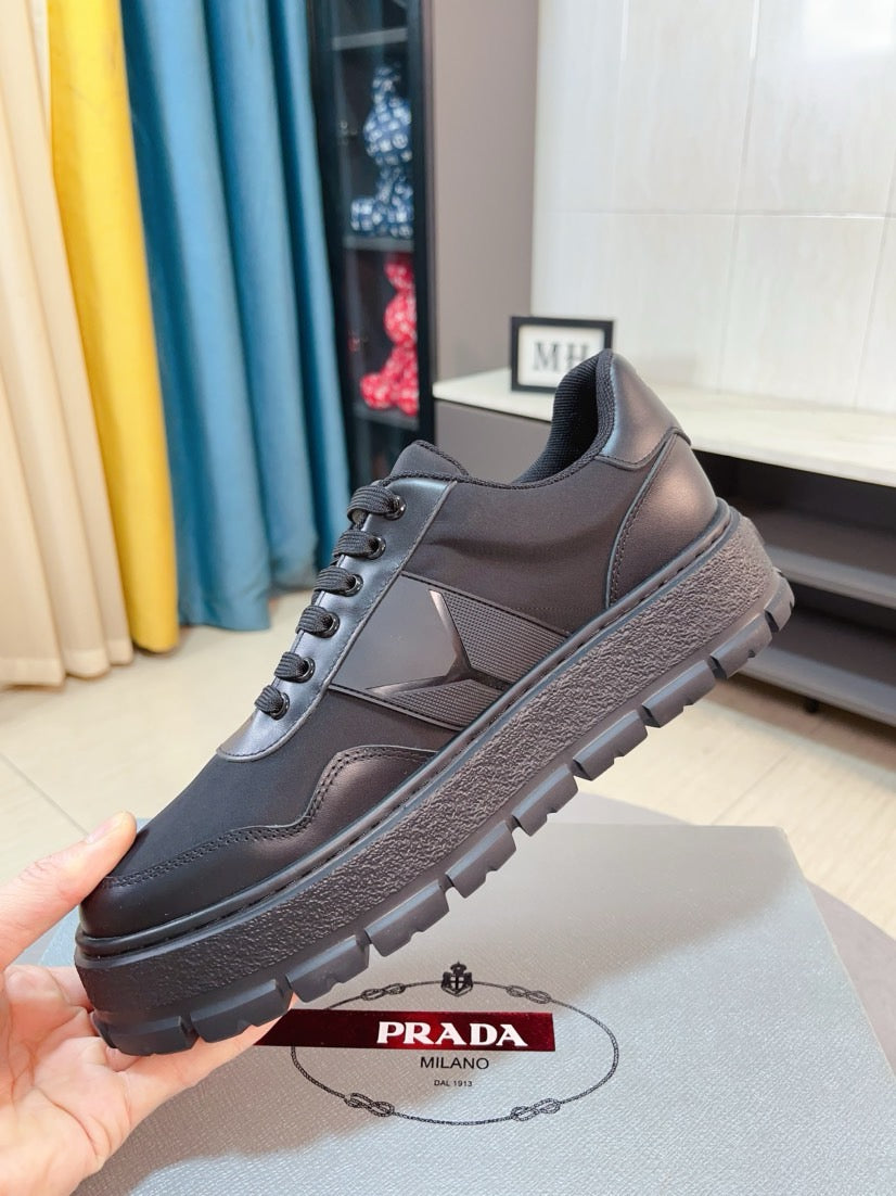 Prada Macro Re-Nylon y Piel Cepillada
