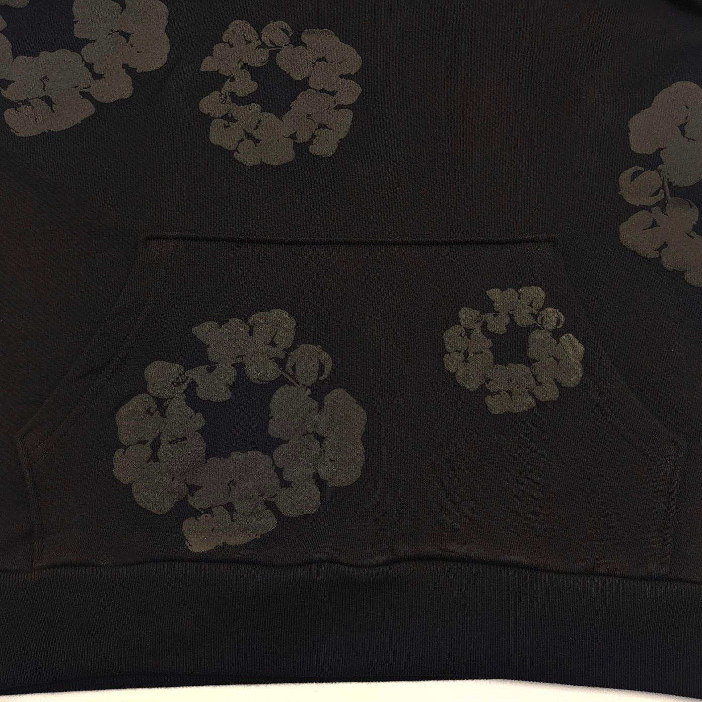 Sudadera Denim Tears – Patrón Corona de Flores Completo