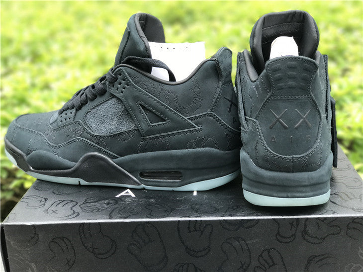 Air Jordan 4 Retro x KAWS 'Black' (Edición Limitada)