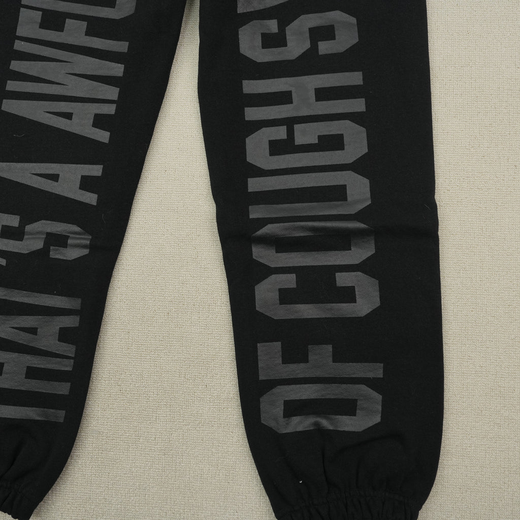 Pantalón Deportivo Negro con Texto – Estilo Urbano