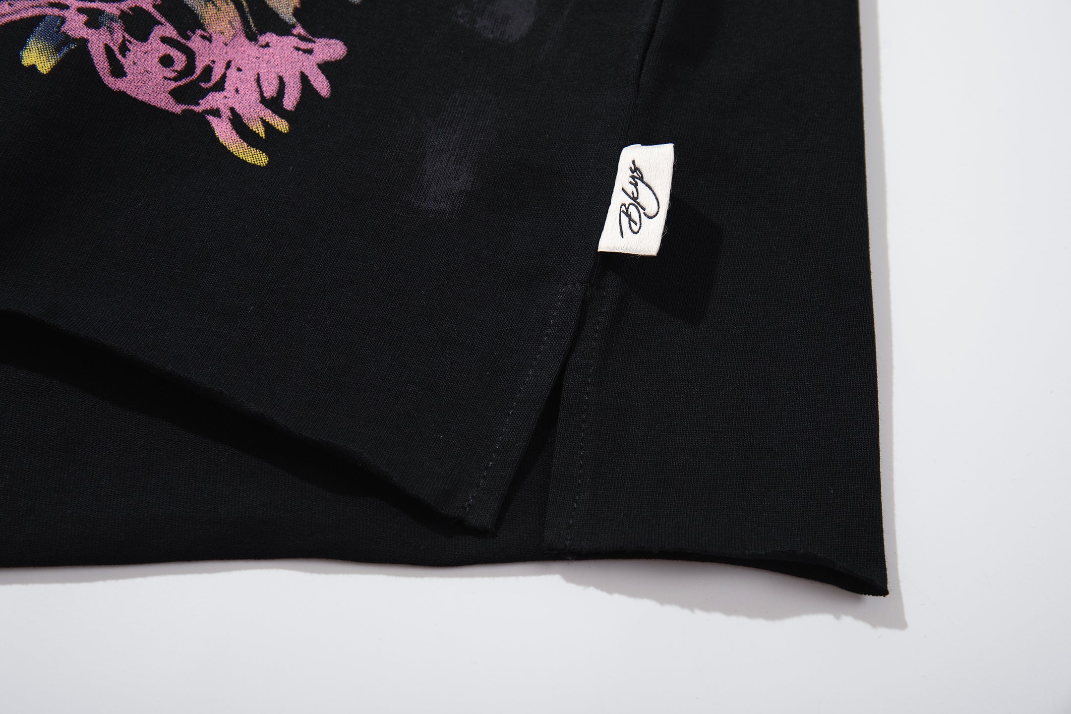 Camiseta Corta Urbana BKYS "Disaster" - Off-White / Gris Claro