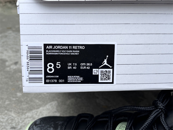 Jordan 11 Retro "Black Green Glow"