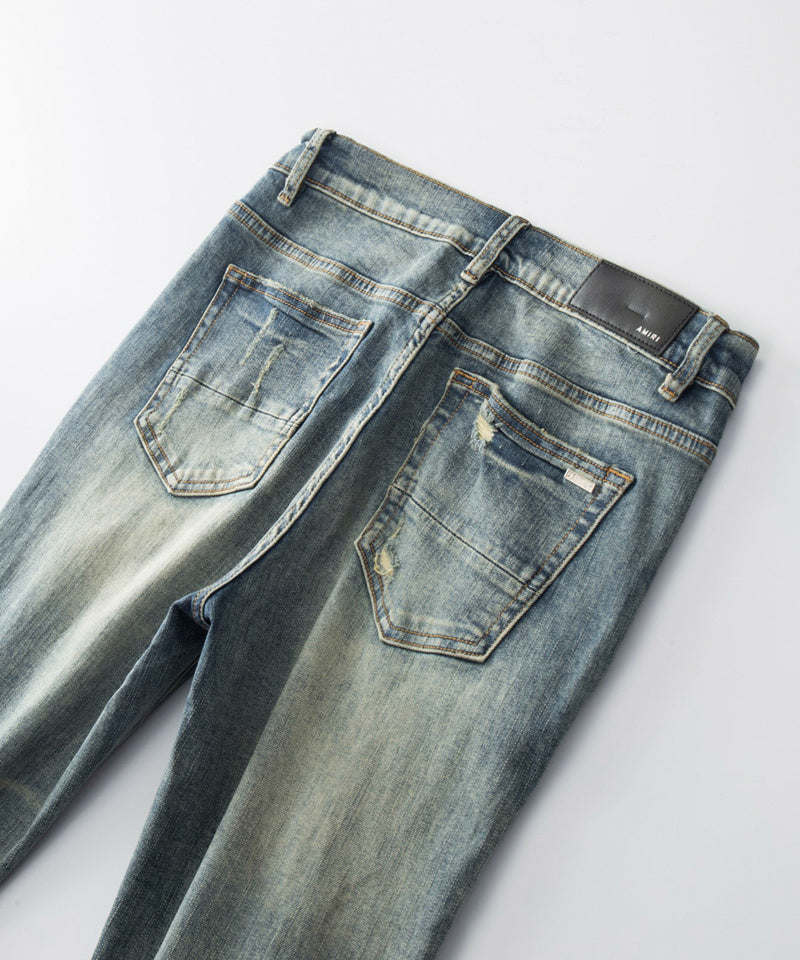 Jeans Azul Lavado con Roturas y Parches de Contraste