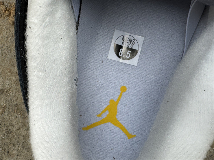 Air Jordan 4 Retro "Tour Yellow"