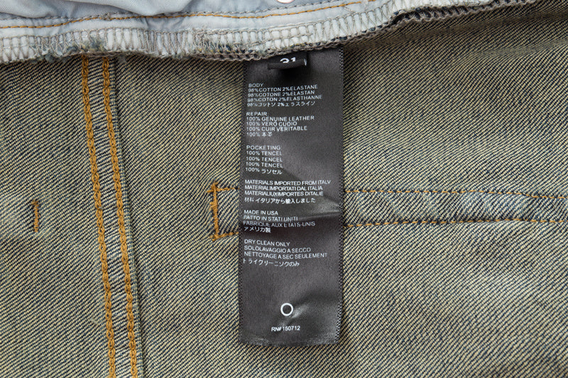 Jeans Azul Lavado con Roturas y Parches de Contraste