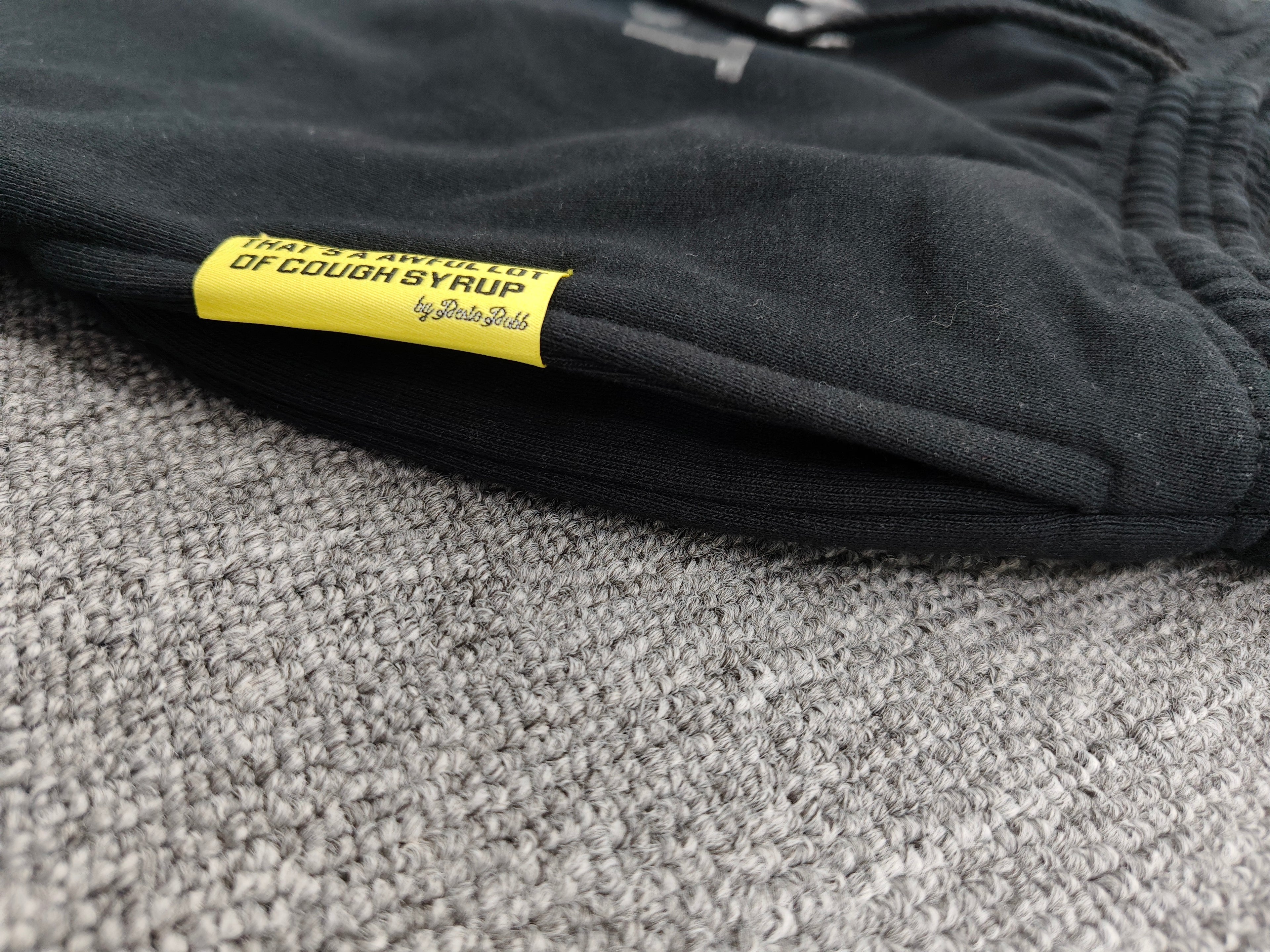 Short Deportivo Negro con Texto – Estilo Urbano