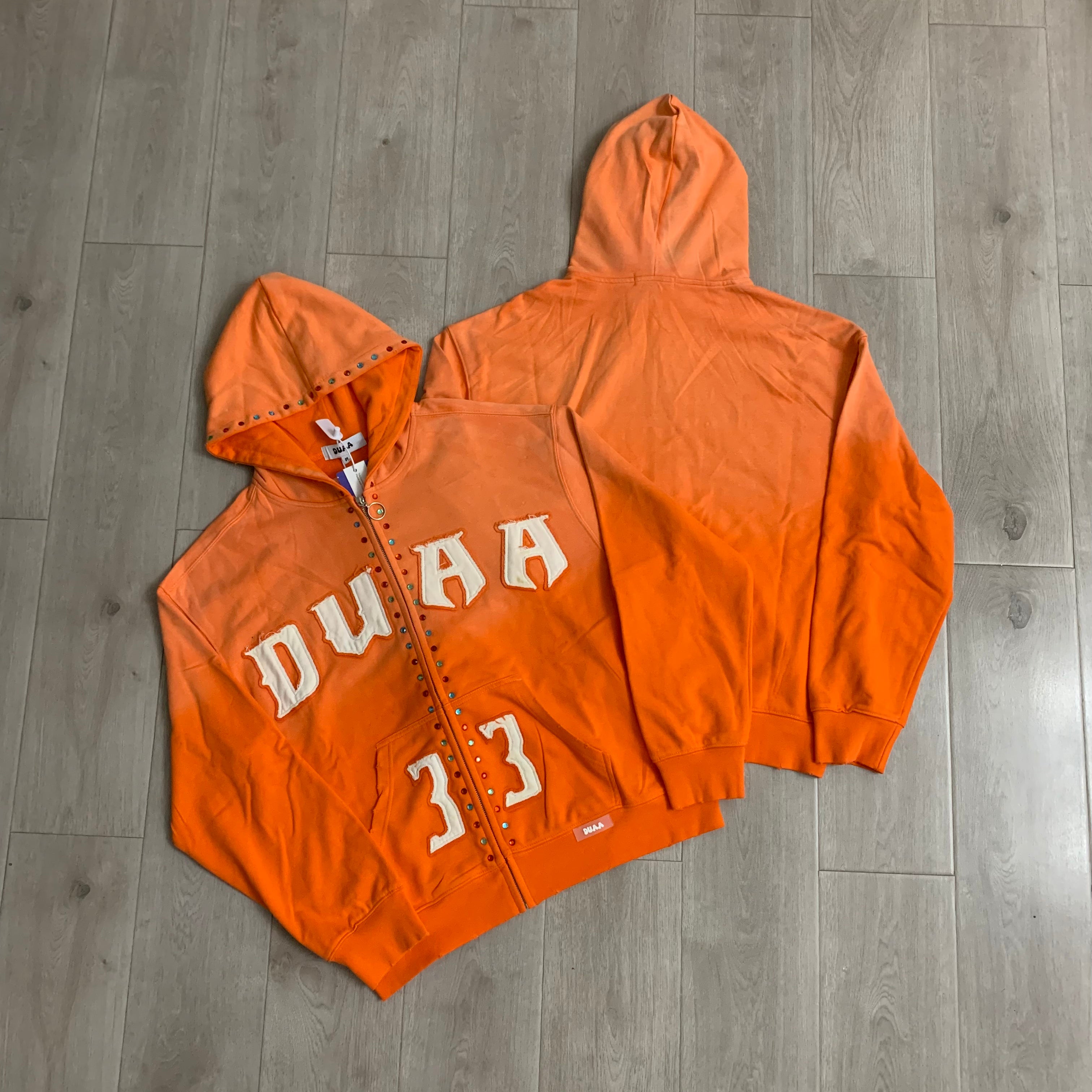 Sudaderas con capucha y cierre completo "DUAA 33" con detalles de tachuelas