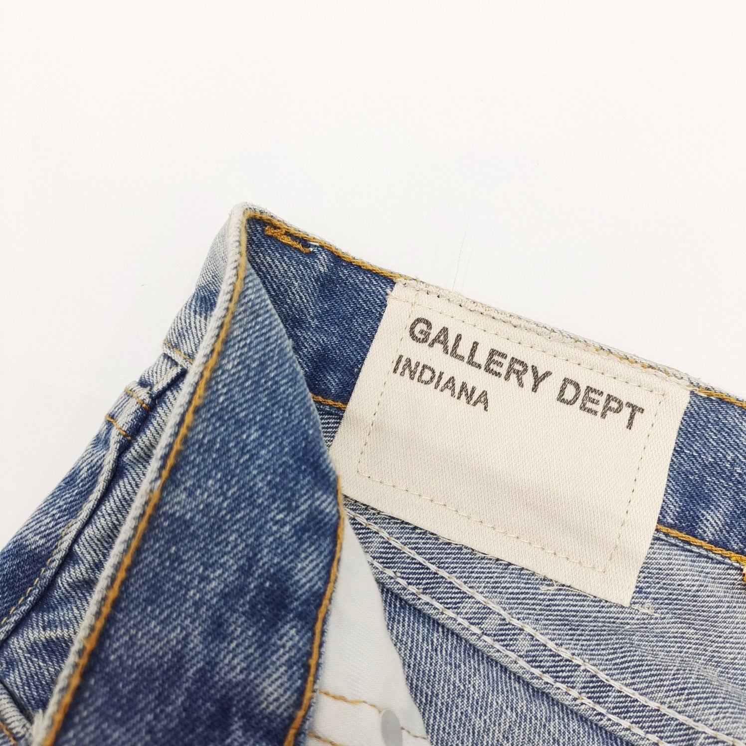 Jeans Gallery Dept. – Art Dept. Flare con Desgaste y Salpicaduras