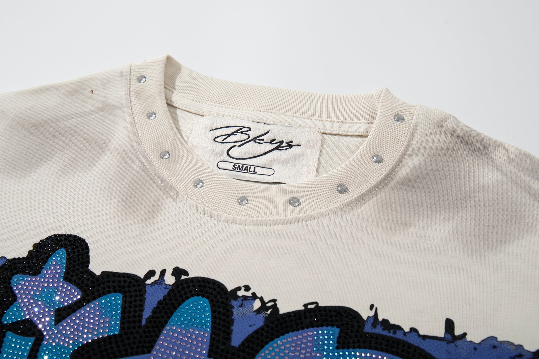 Camiseta Corta Urbana BKYS "Disaster" - Off-White / Gris Claro
