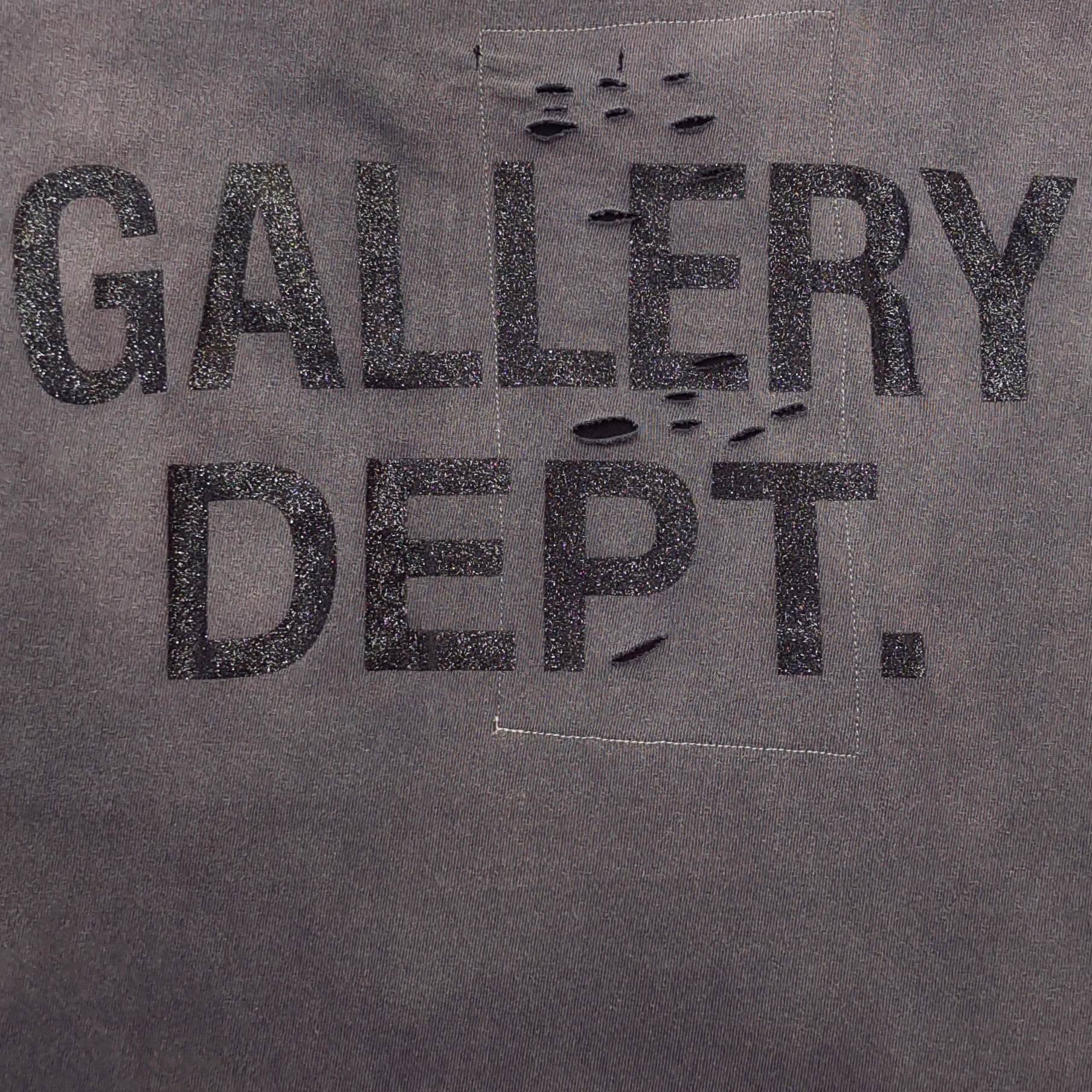 Camiseta Gallery Dept. – Lavado Carbón con Detalles Desgastados
