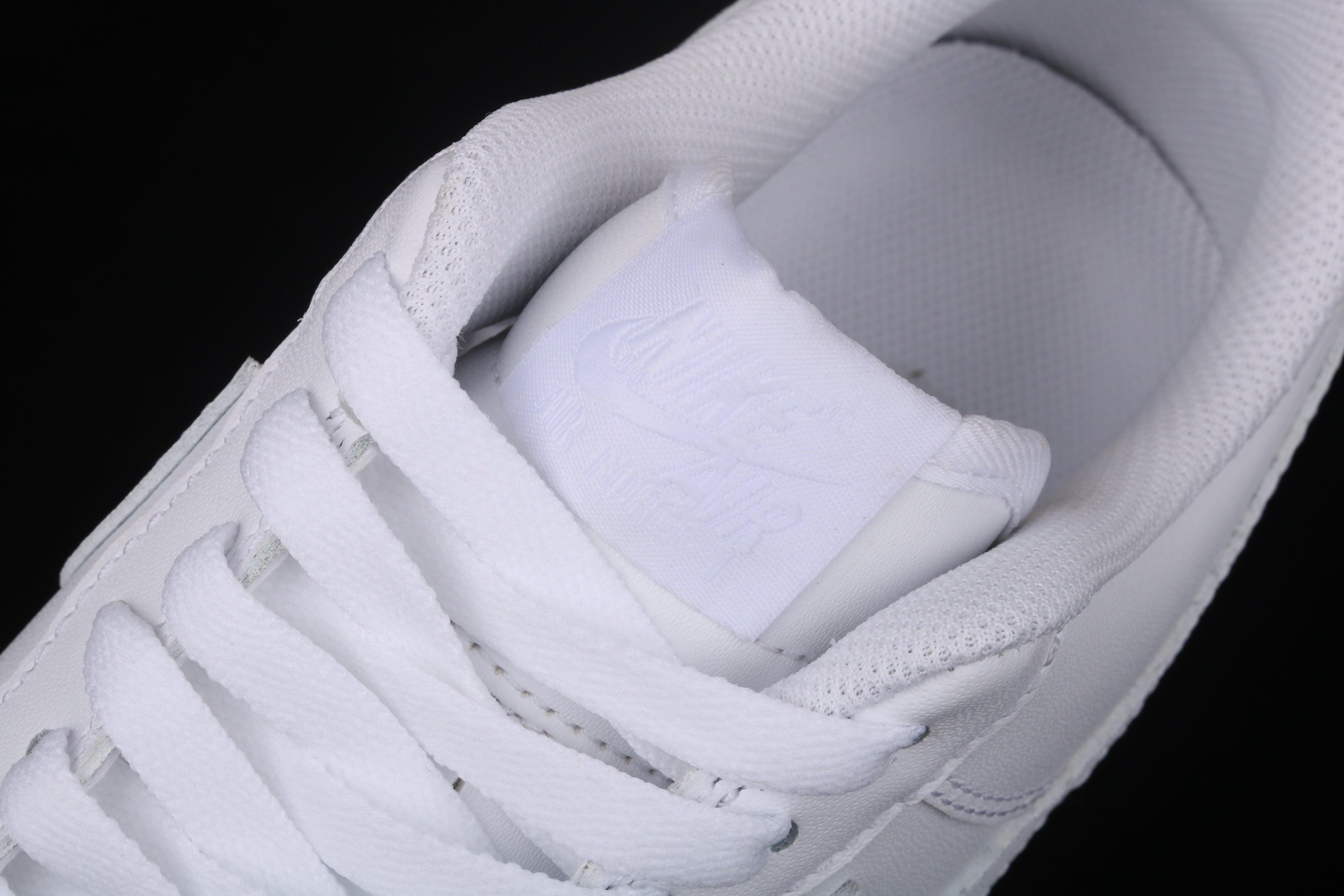 Zapatillas clásicas blancas bajas / Zapatillas estilo básico atemporal
